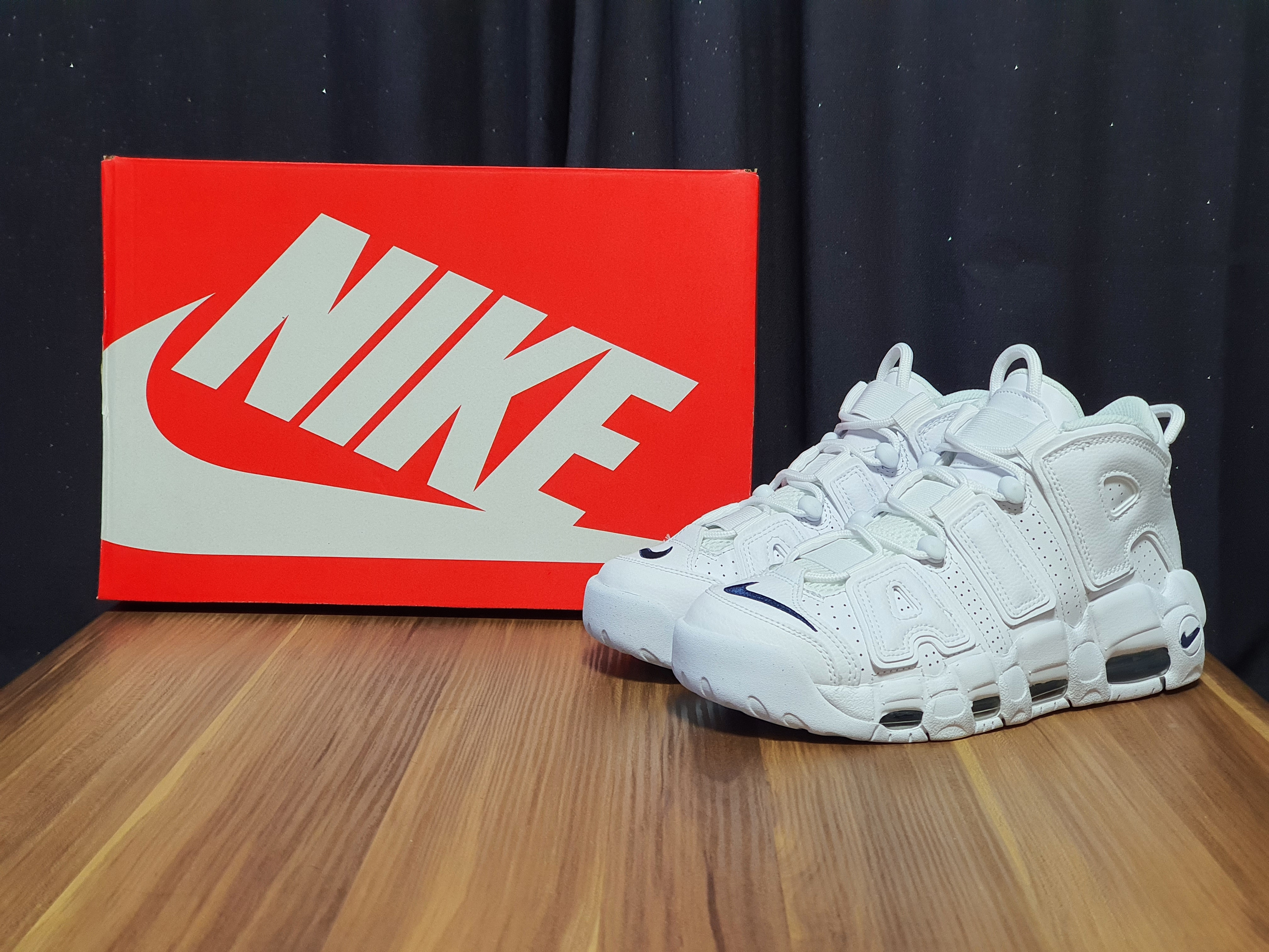 Nike Air More Uptempo 96 White Midnight Navy 착용 스타일 - 1