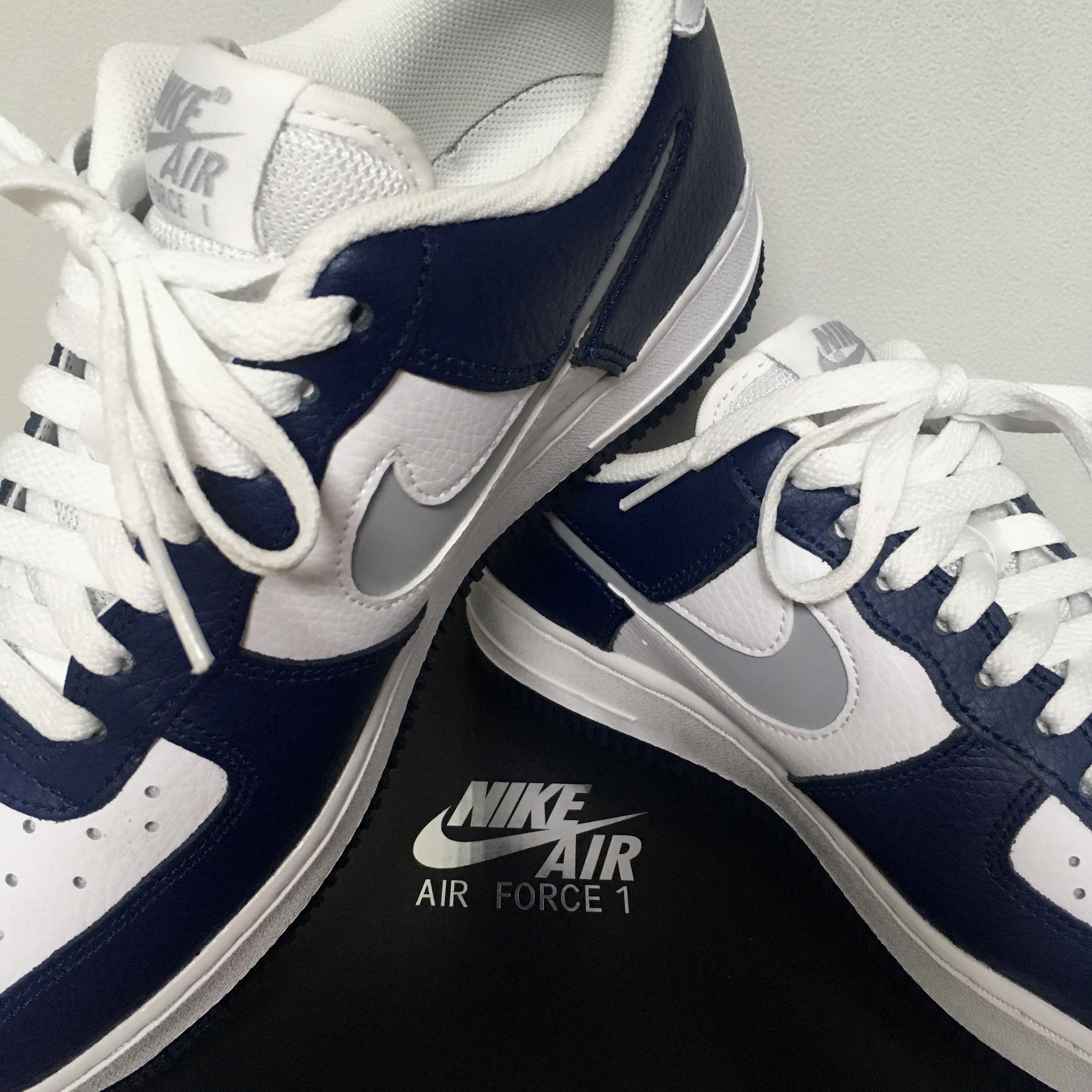 Nike Air Force 1 '07 Cut Out Swoosh Midnight Navy 착용 스타일