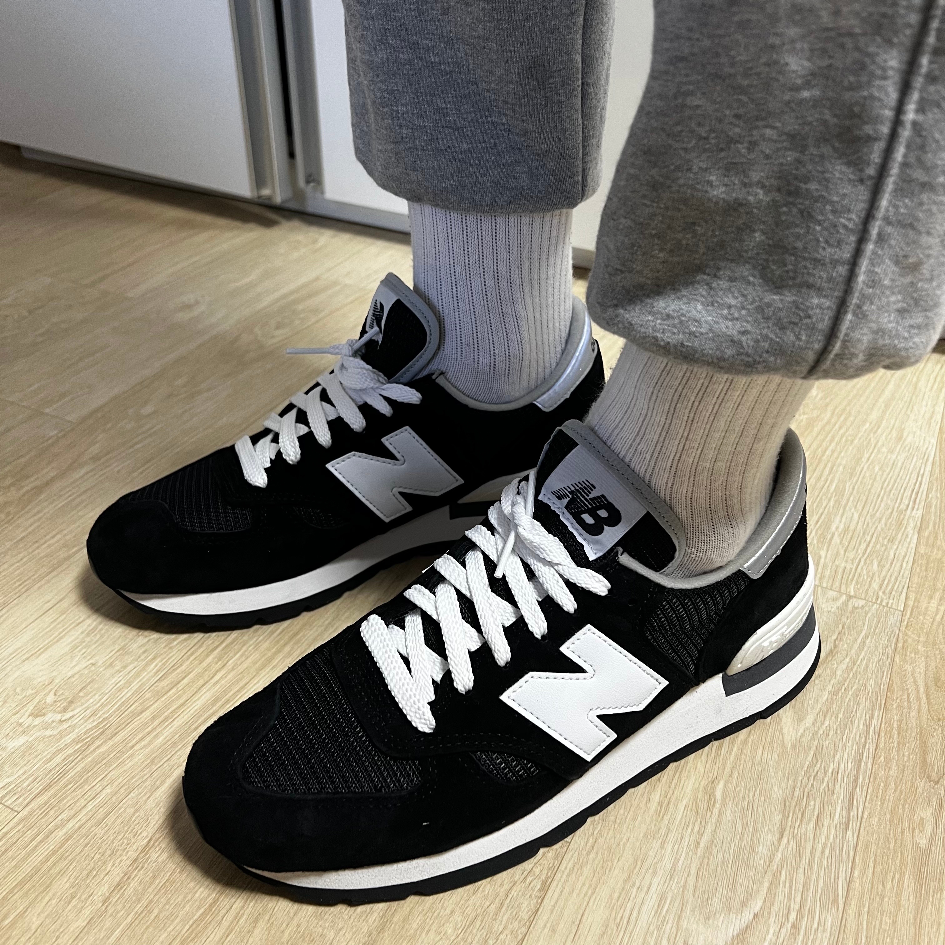 New Balance 990v1 Made in USA Black 착용 스타일 - 1