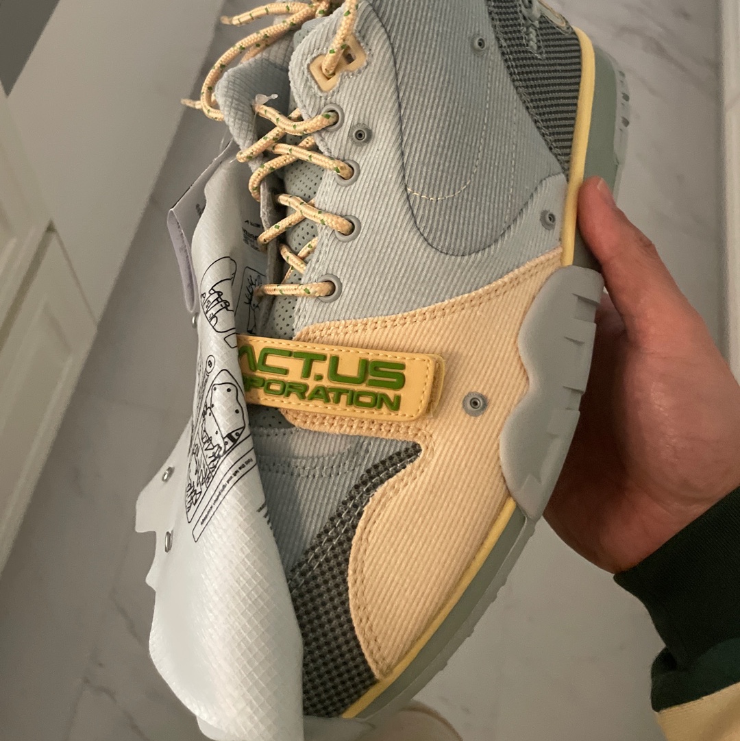 Nike x Travis Scott Nike Air Trainer 1 Grey Haze and Dusty Sage 착용 스타일 - 2