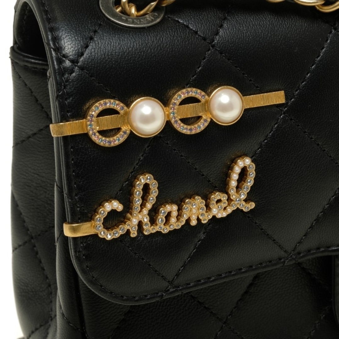 Chanel Small Flap Bag Lambskin & Gold Black 착용 스타일 - 3