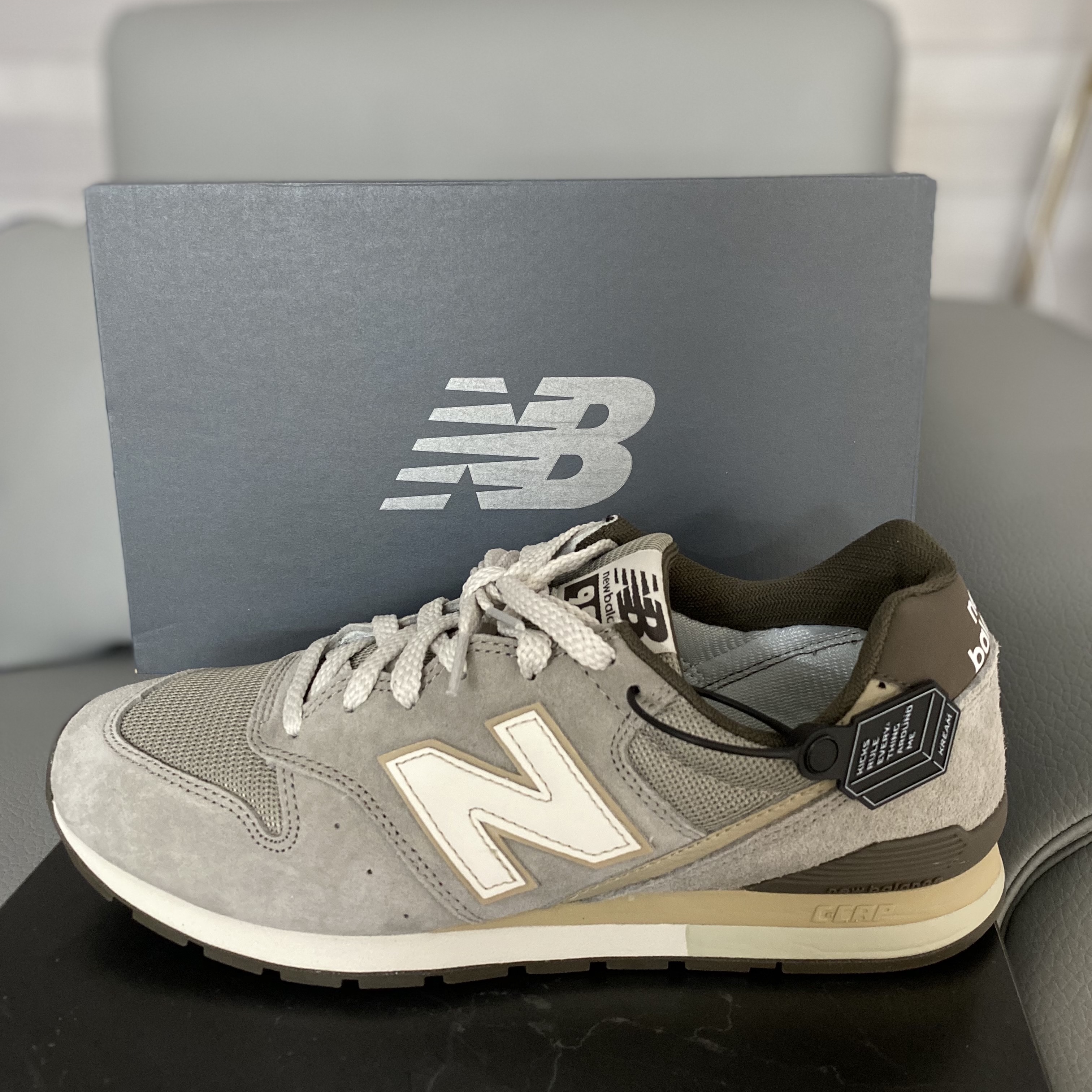 New Balance 996 Brown 착용 스타일
