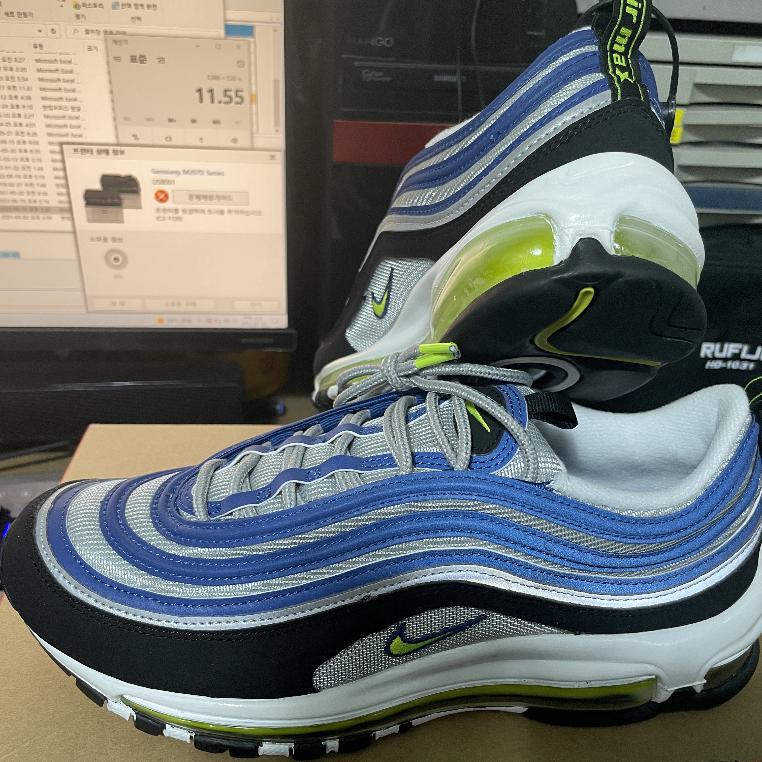 Nike Air Max 97 OG Atlantic Blue and Voltage Yellow 착용 스타일 - 2