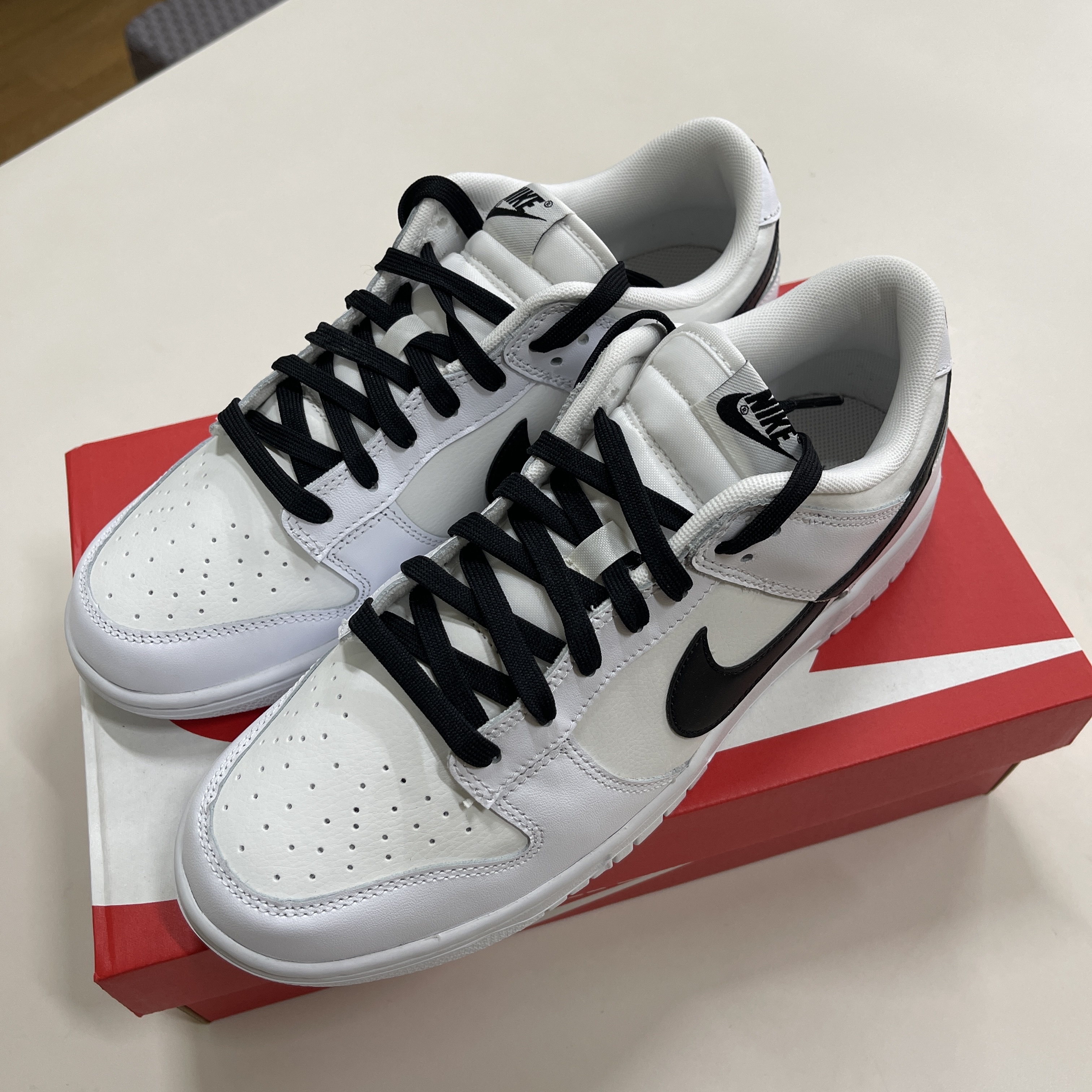 Nike Dunk Low Retro Summit White 착용 스타일 - 1