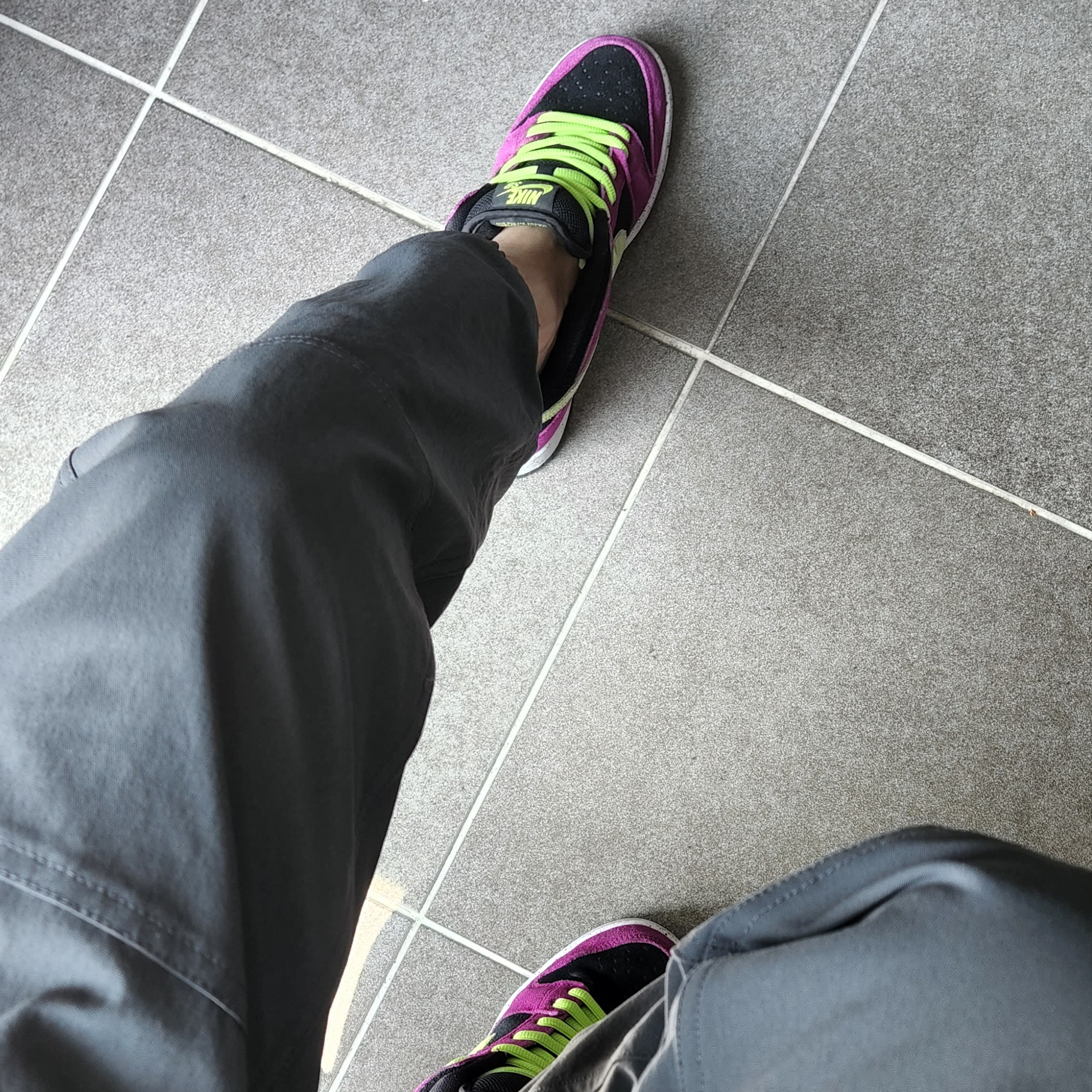 Nike ACG Trail Pants Dark Smoke Grey - Asia, Nike SB Dunk Low Pro Red Plum 착용 스타일