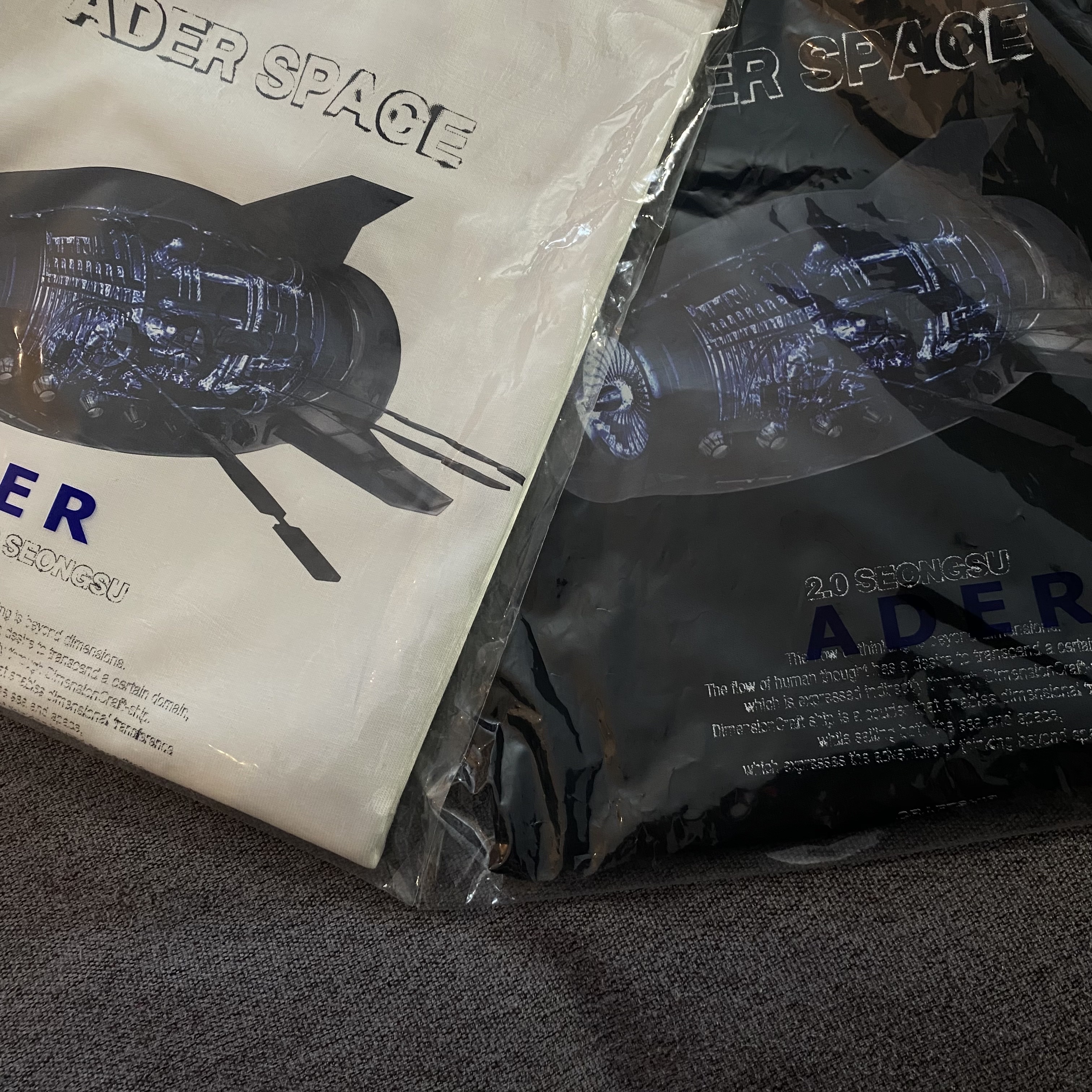 Ader Error Space 2.0 Seongsu T-Shirt Black, Ader Error Space 2.0 Seongsu T-Shirt White 착용 스타일 - 2