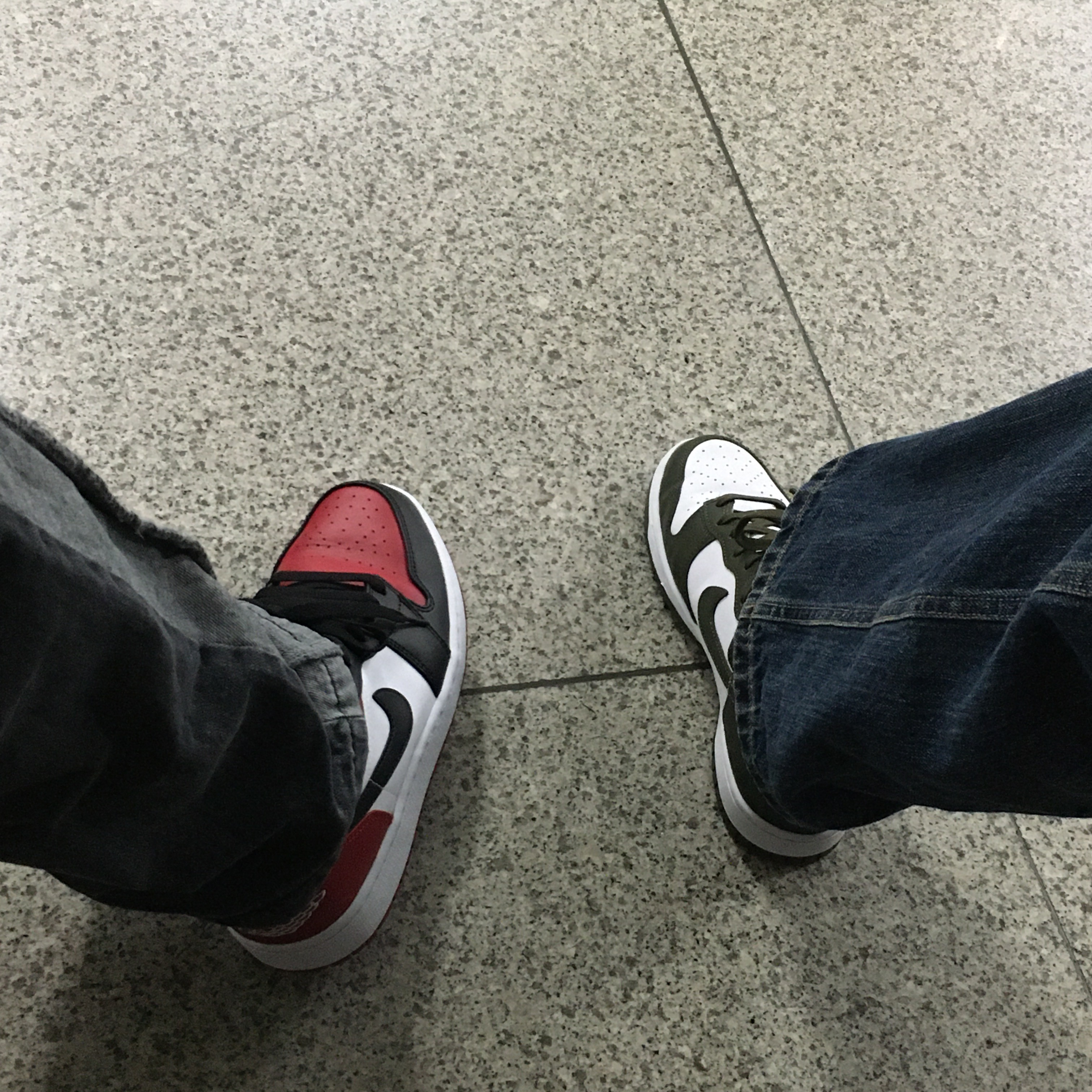 Jordan 1 Low Bred Toe, Nike Dunk High Retro Championship Khaki 착용 스타일 - 1