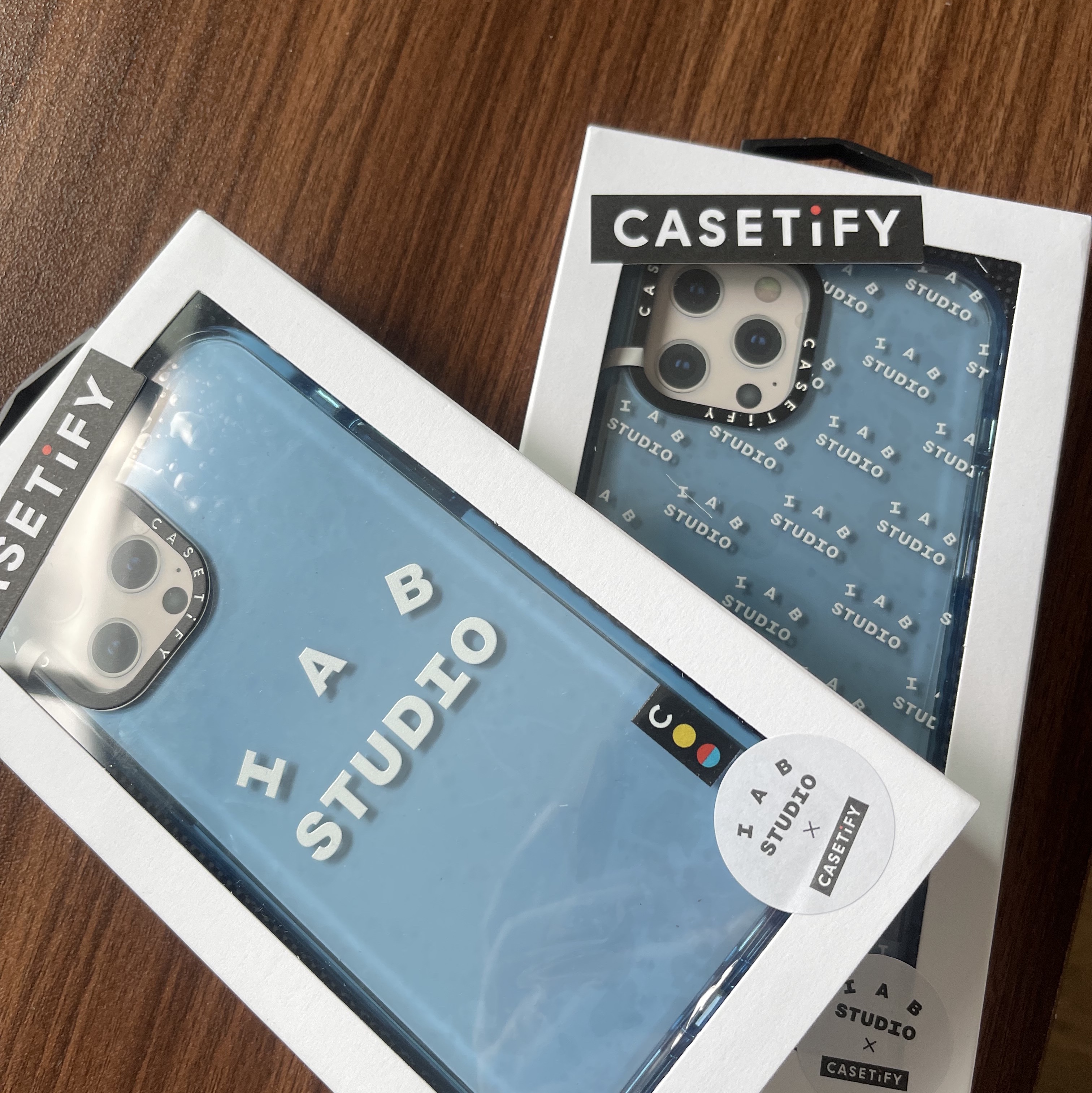 Casetify x IAB Studio iPhone White Logo Impact Case Sierra Blue, Casetify x IAB Studio iPhone White Monogram Logo Impact Case Sierra Blue 착용 스타일