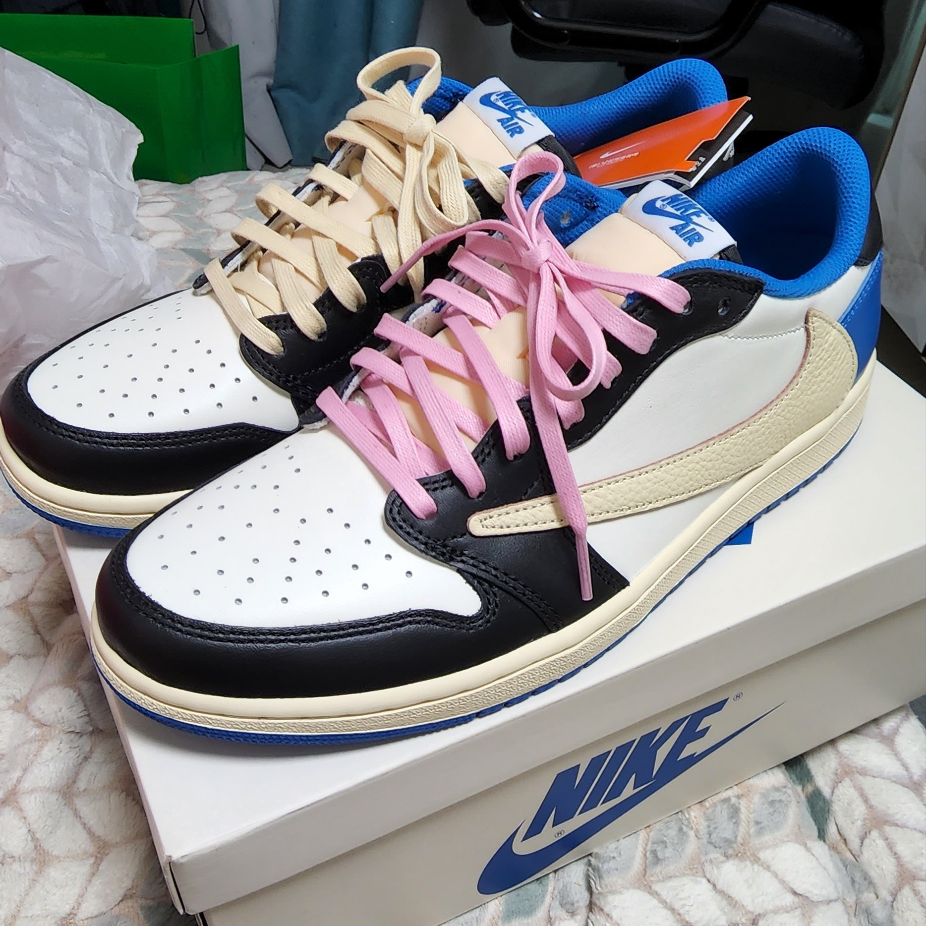 Jordan 1 x Travis Scott x Fragment Retro Low OG SP Military Blue 착용 스타일 - 2