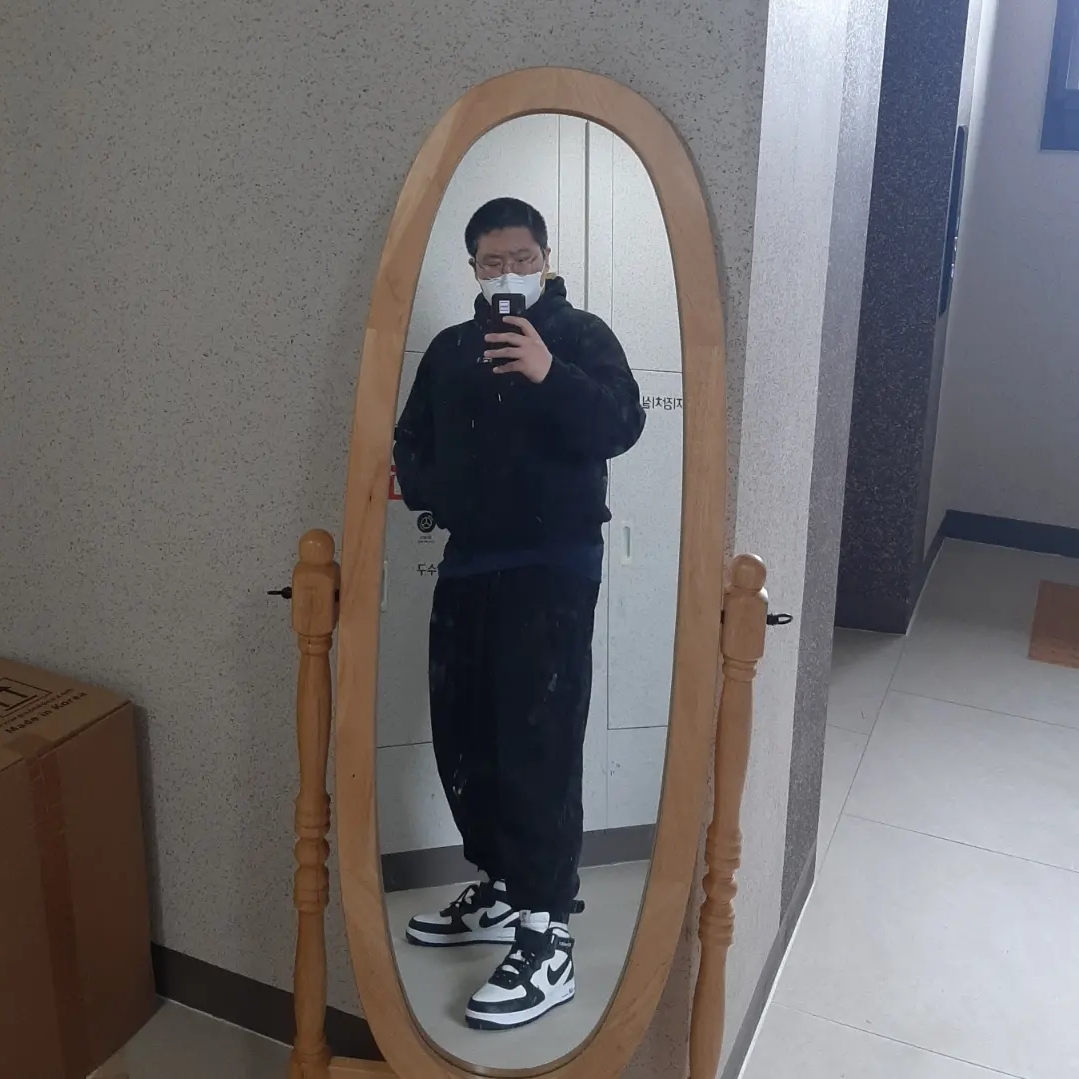 Nike x Stussy Air Force 1 '07 Mid SP Black and Light Bone 착용 스타일