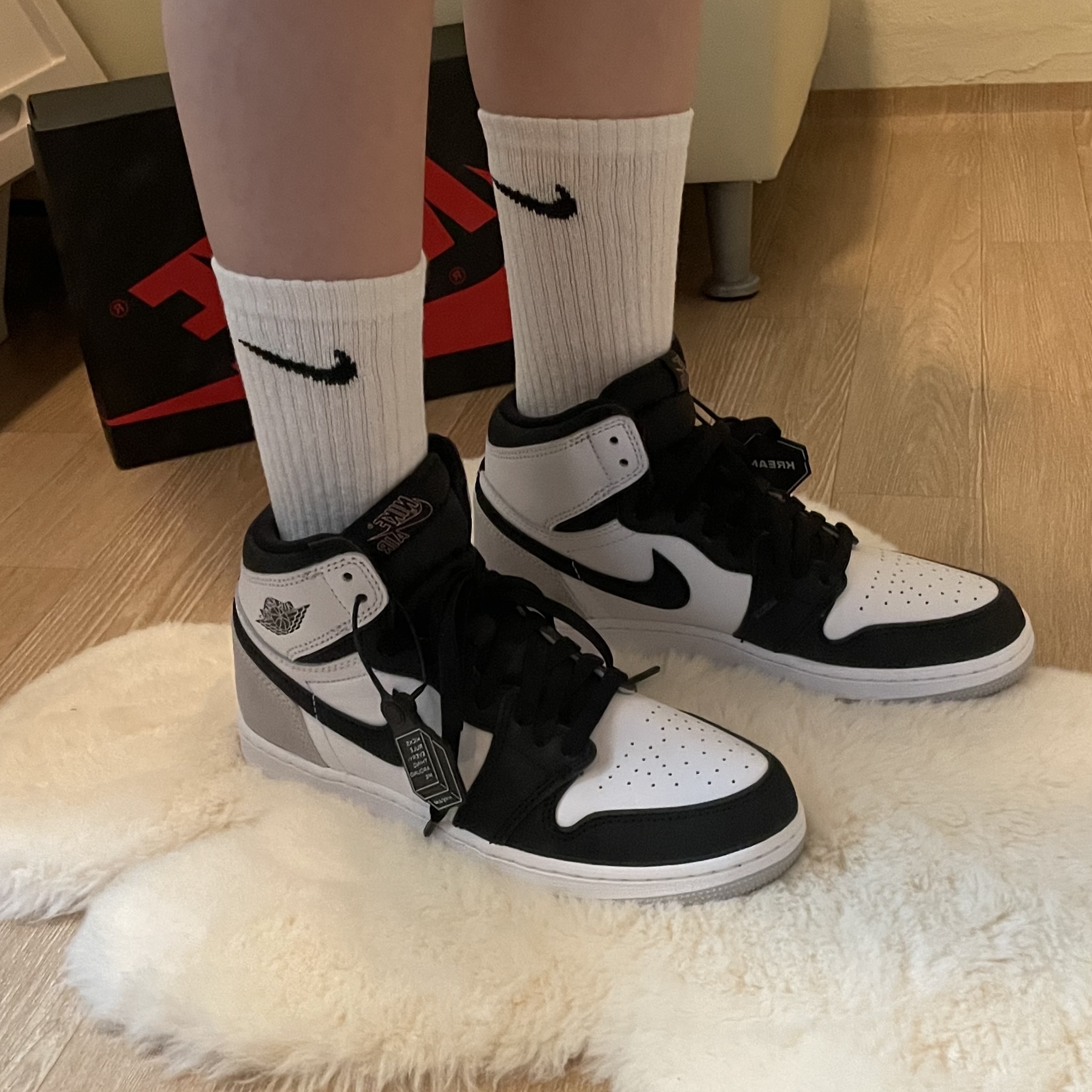 (GS) Jordan 1 Retro High OG Bleached Coral 착용 스타일 - 2