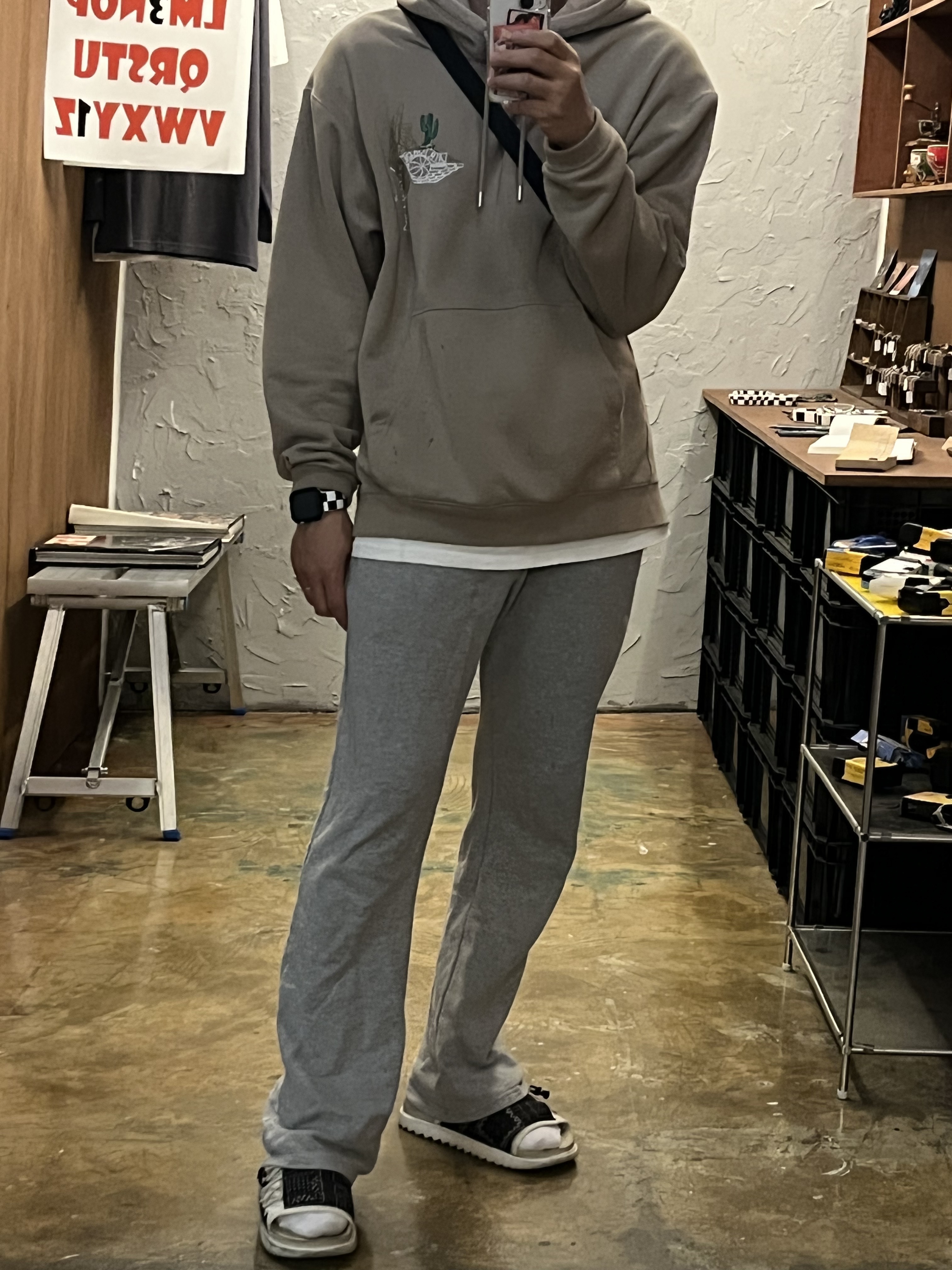 Nike Asuna Slide Pale Ivory Rattan, Jordan x Travis Scott Pullover Hoodie - Asia 착용 스타일