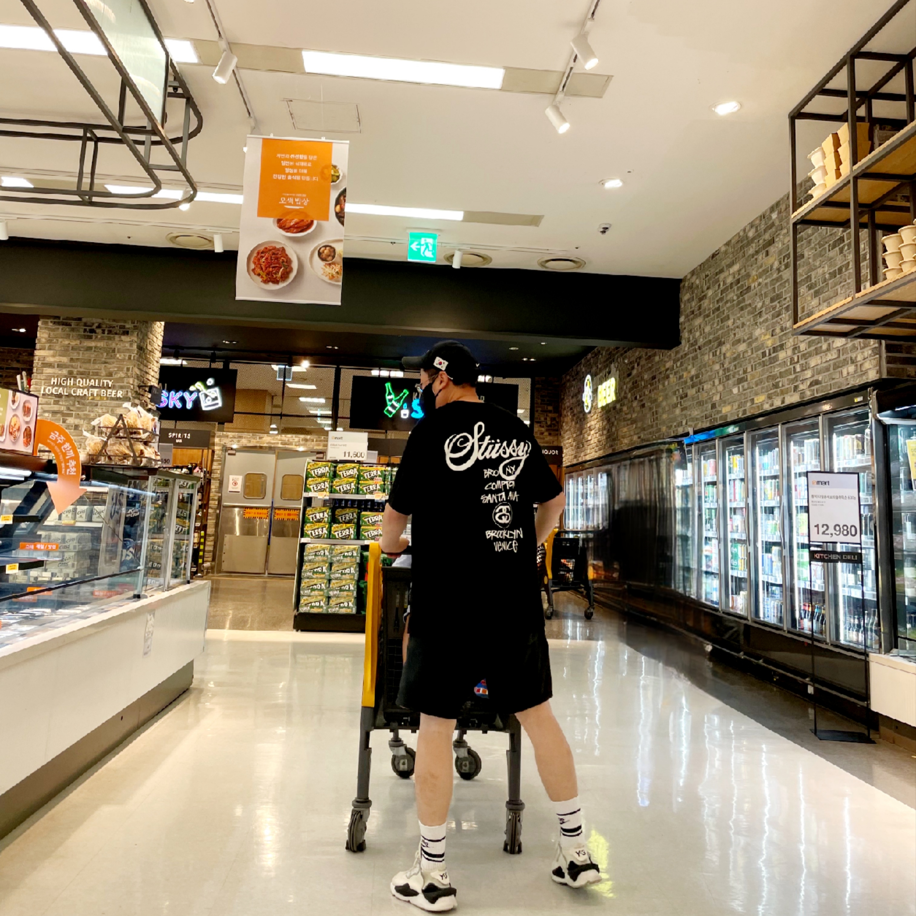 Stussy World Tour T-Shirt Black, Nike H86 Korea Cap Black 착용 스타일 - 1