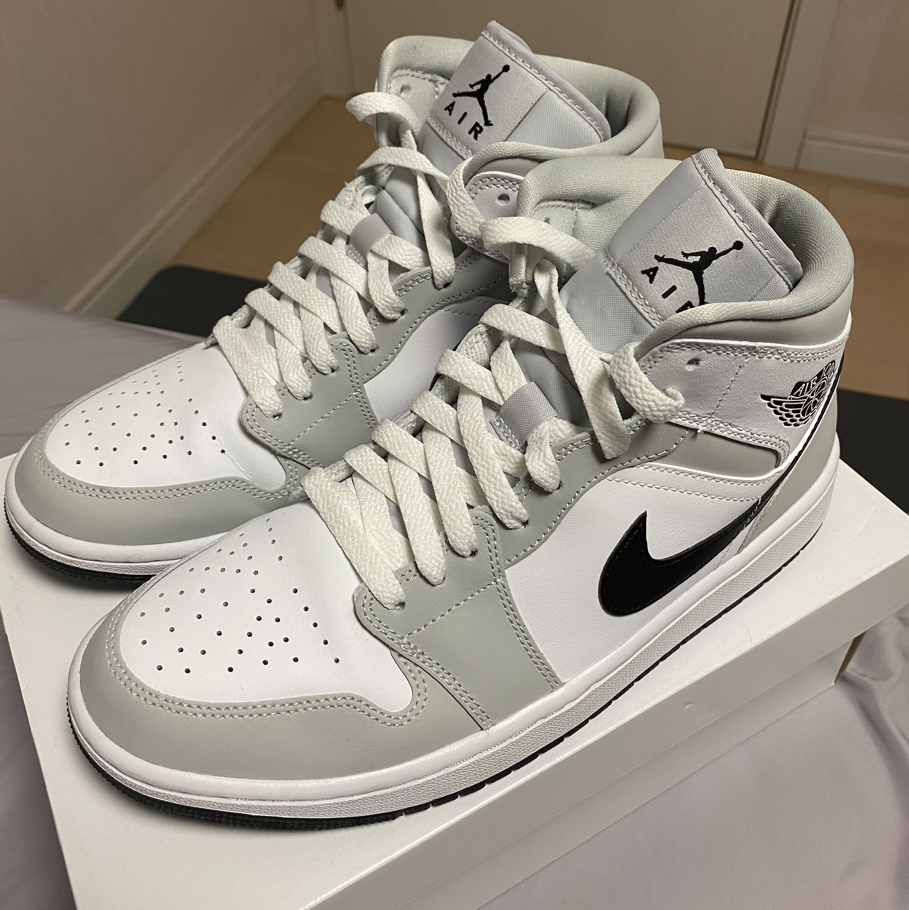 (W) Jordan 1 Mid Grey Fog 착용 스타일