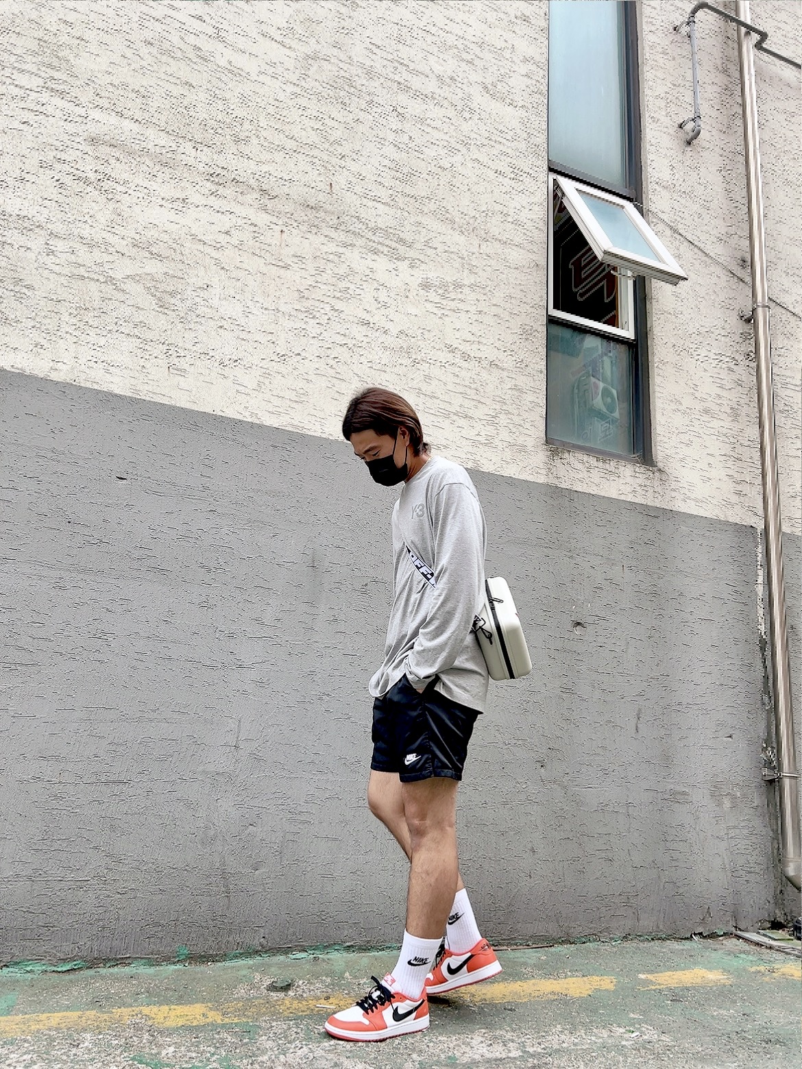 Off-White x Amore Pacific Protection Box (Without Cosmetics), (W) Jordan 1 Low OG Starfish 착용 스타일 - 2