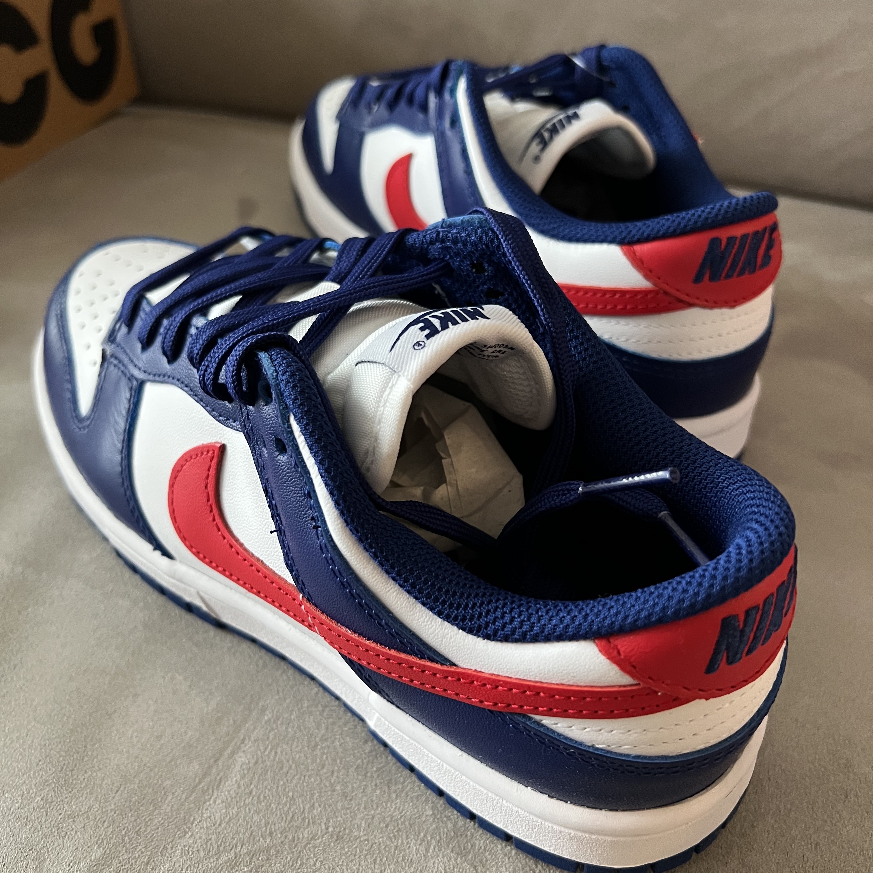 (W) Nike Dunk Low White and University Red 착용 스타일 - 1