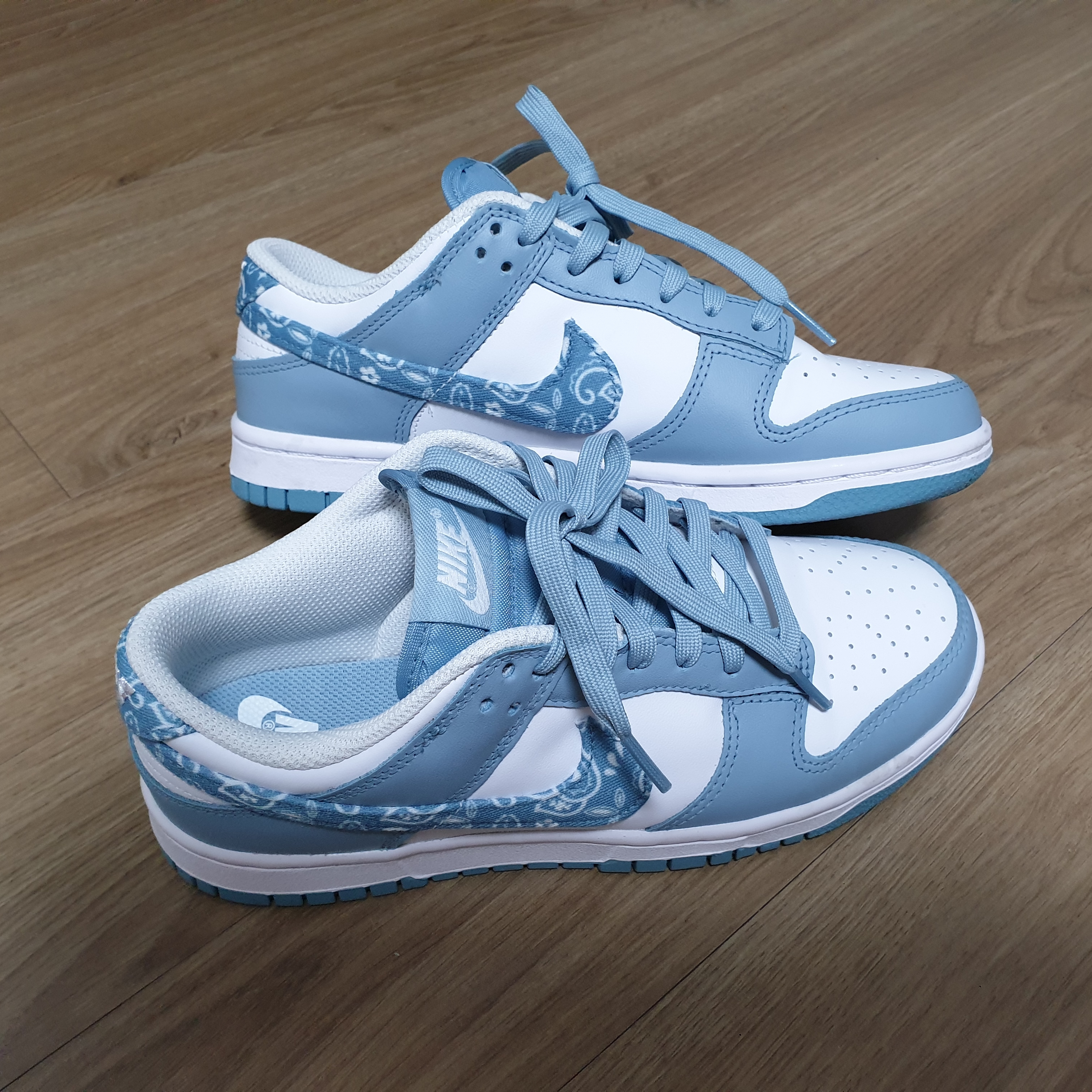 (W) Nike Dunk Low Essential Blue Paisley 착용 스타일