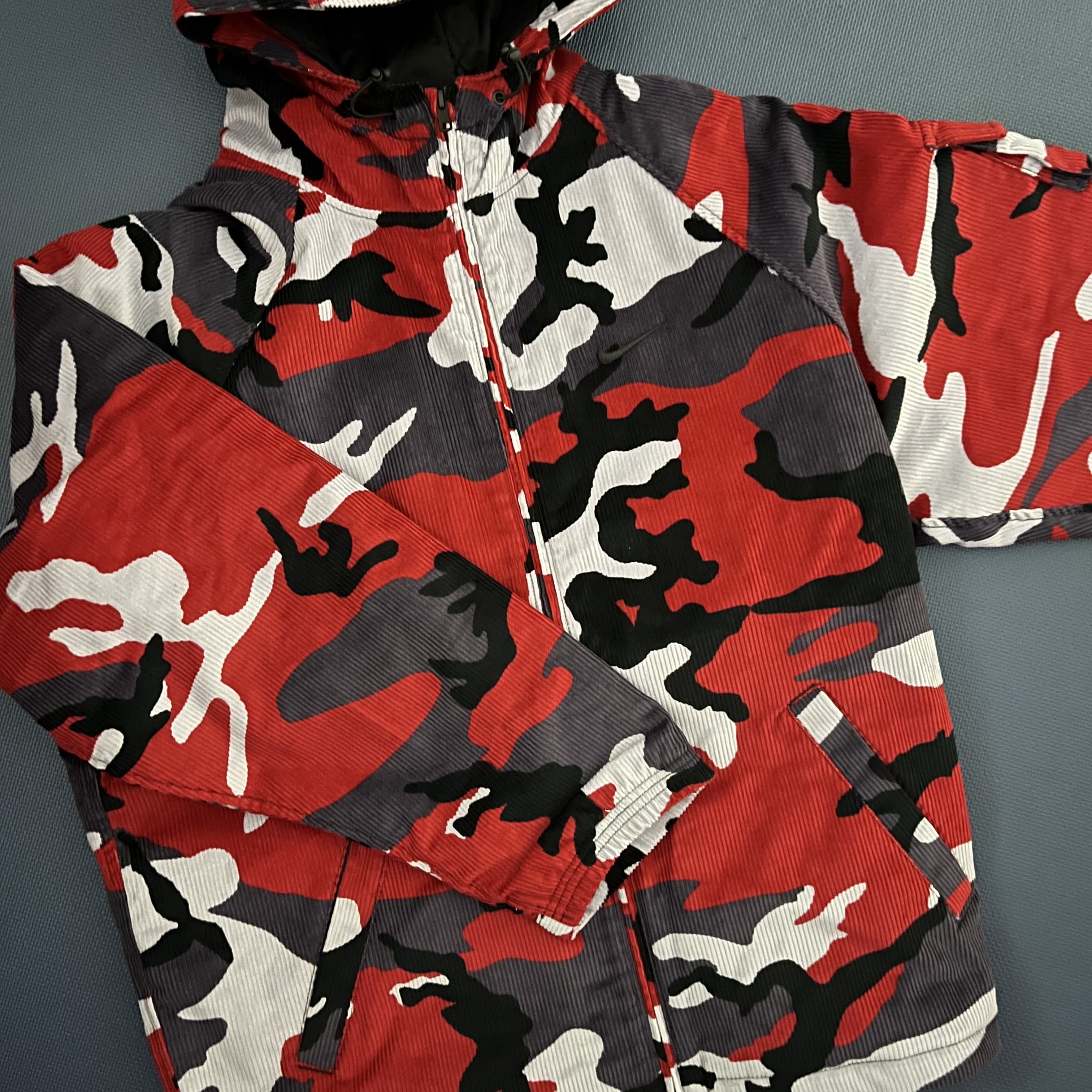 Supreme x Nike Arc Corduroy Hooded Jacket Red Camo - 22SS 착용 스타일 - 1