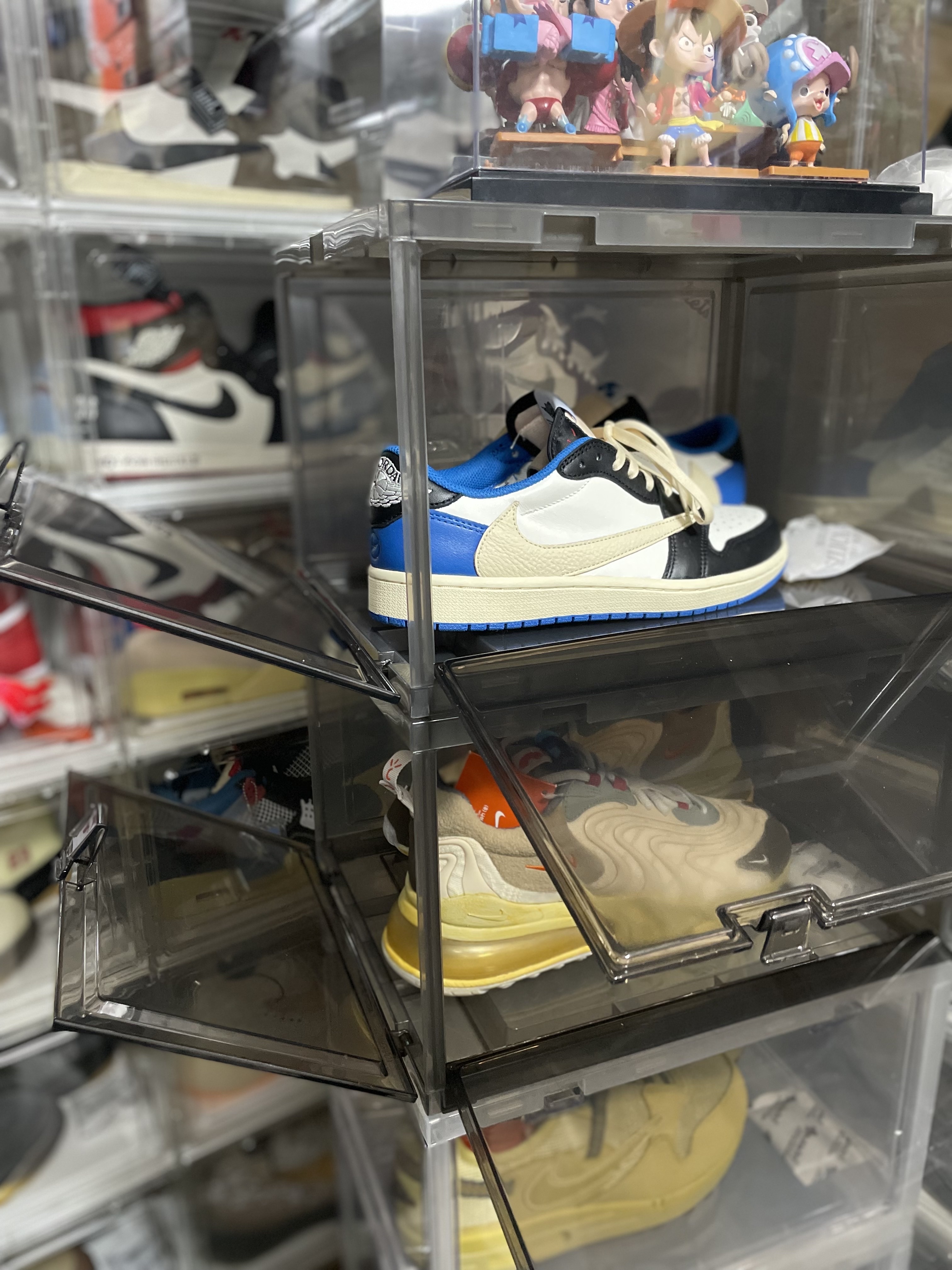 Jordan 1 x Travis Scott x Fragment Retro Low OG SP Military Blue, Nike x Travis Scott Air Max 1 Cact.us Brown 착용 스타일 - 2