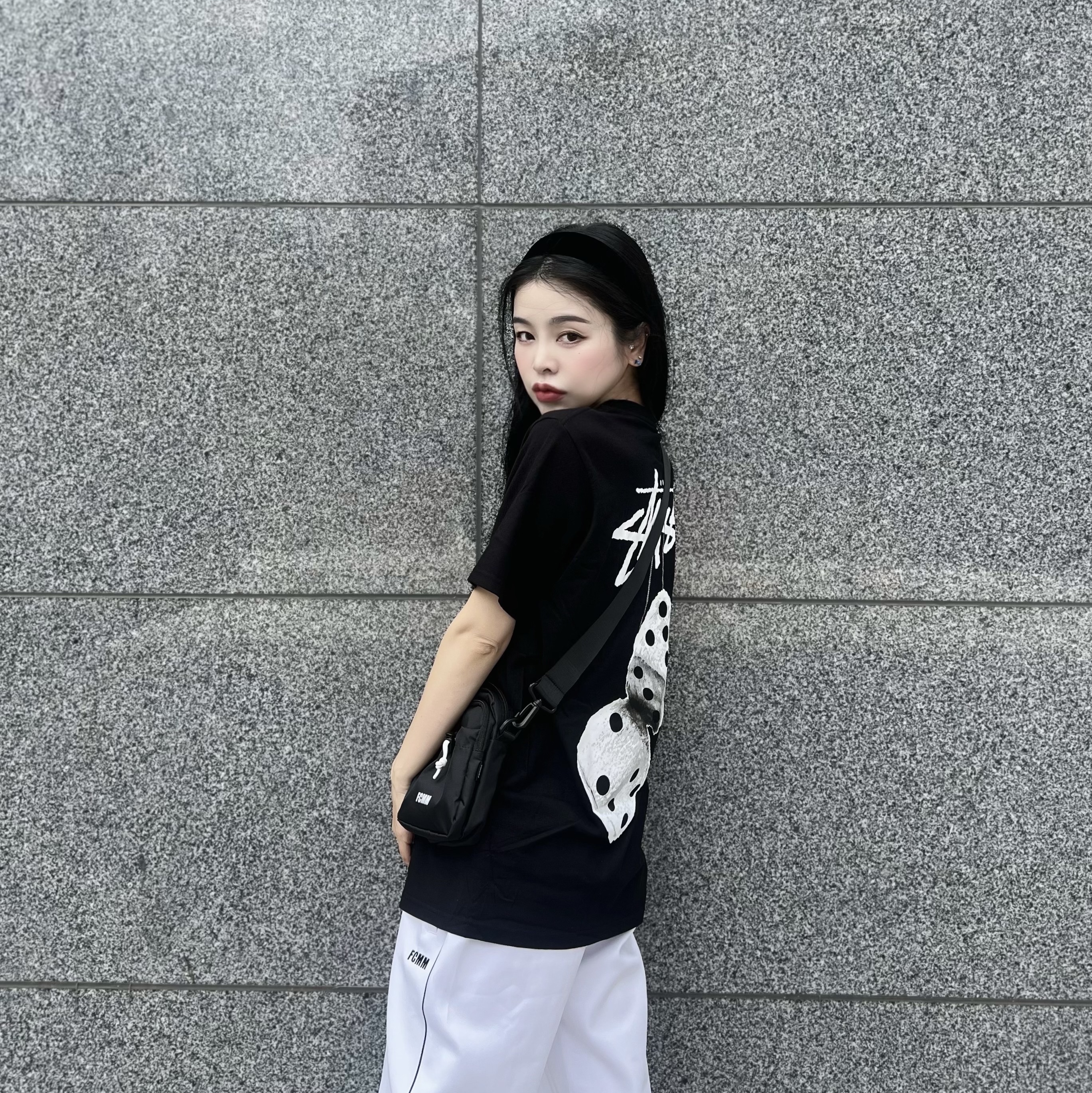 Stussy Fuzzy Dice T-Shirt Black, (W) Jordan 1 Elevate Low White and Wolf Grey 착용 스타일 - 2