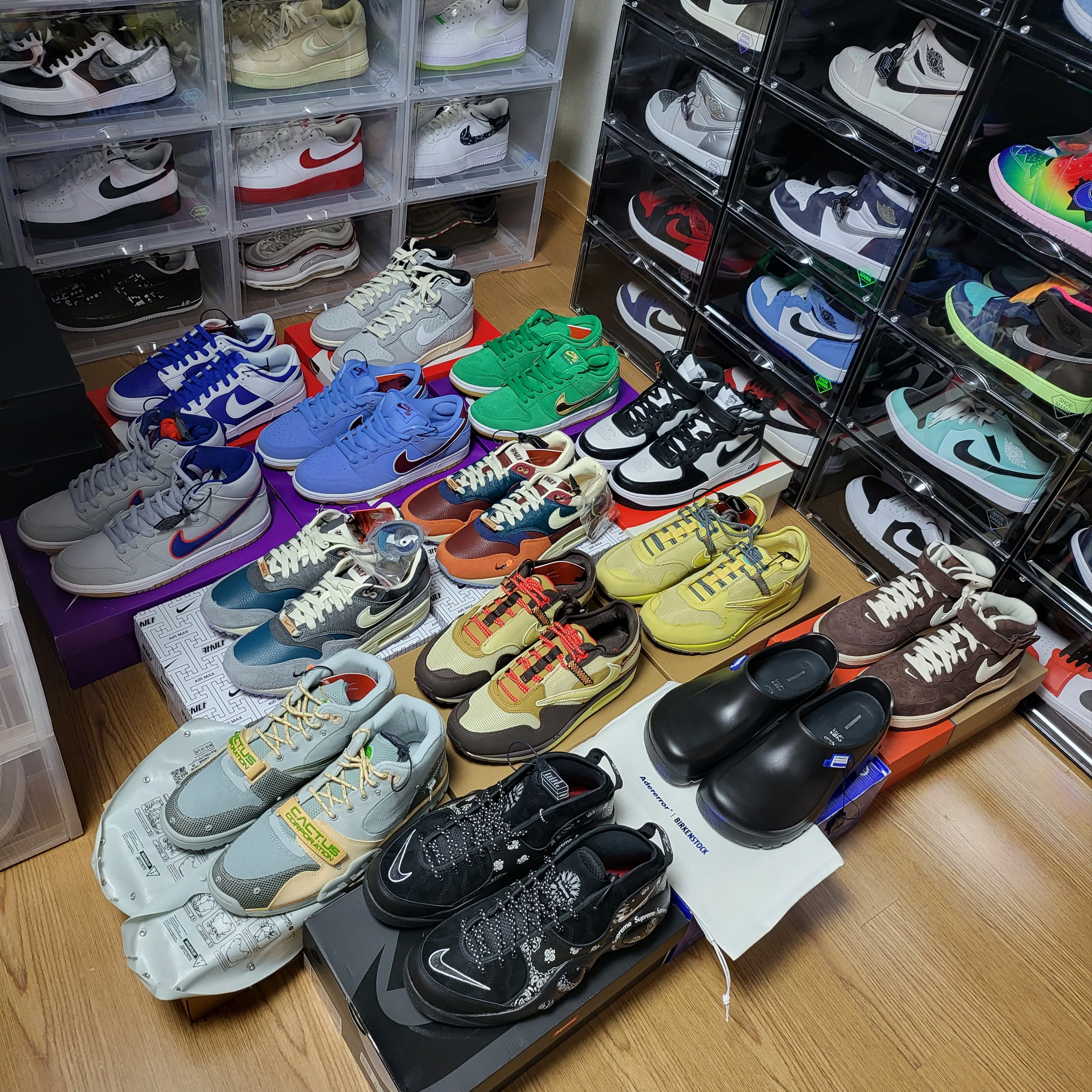 Nike x Travis Scott Air Max 1 Cact.us Brown, Nike x Travis Scott Air Max 1 Cact.us Gold 착용 스타일 - 1