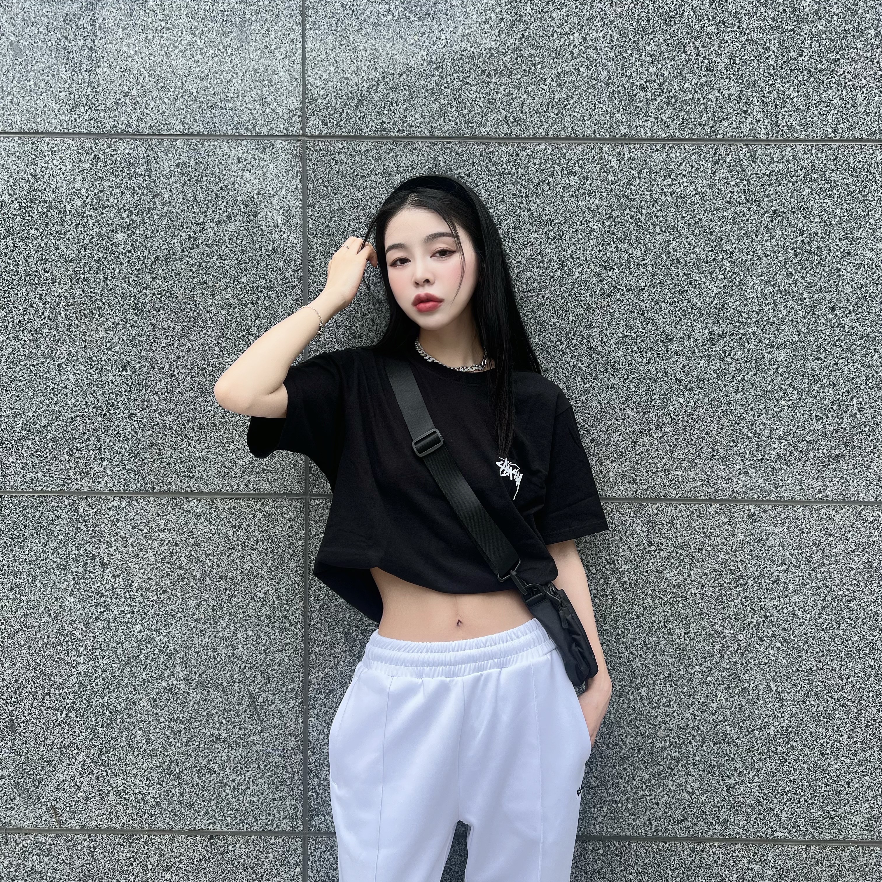 Stussy Fuzzy Dice T-Shirt Black, (W) Jordan 1 Elevate Low White and Wolf Grey 착용 스타일 - 3