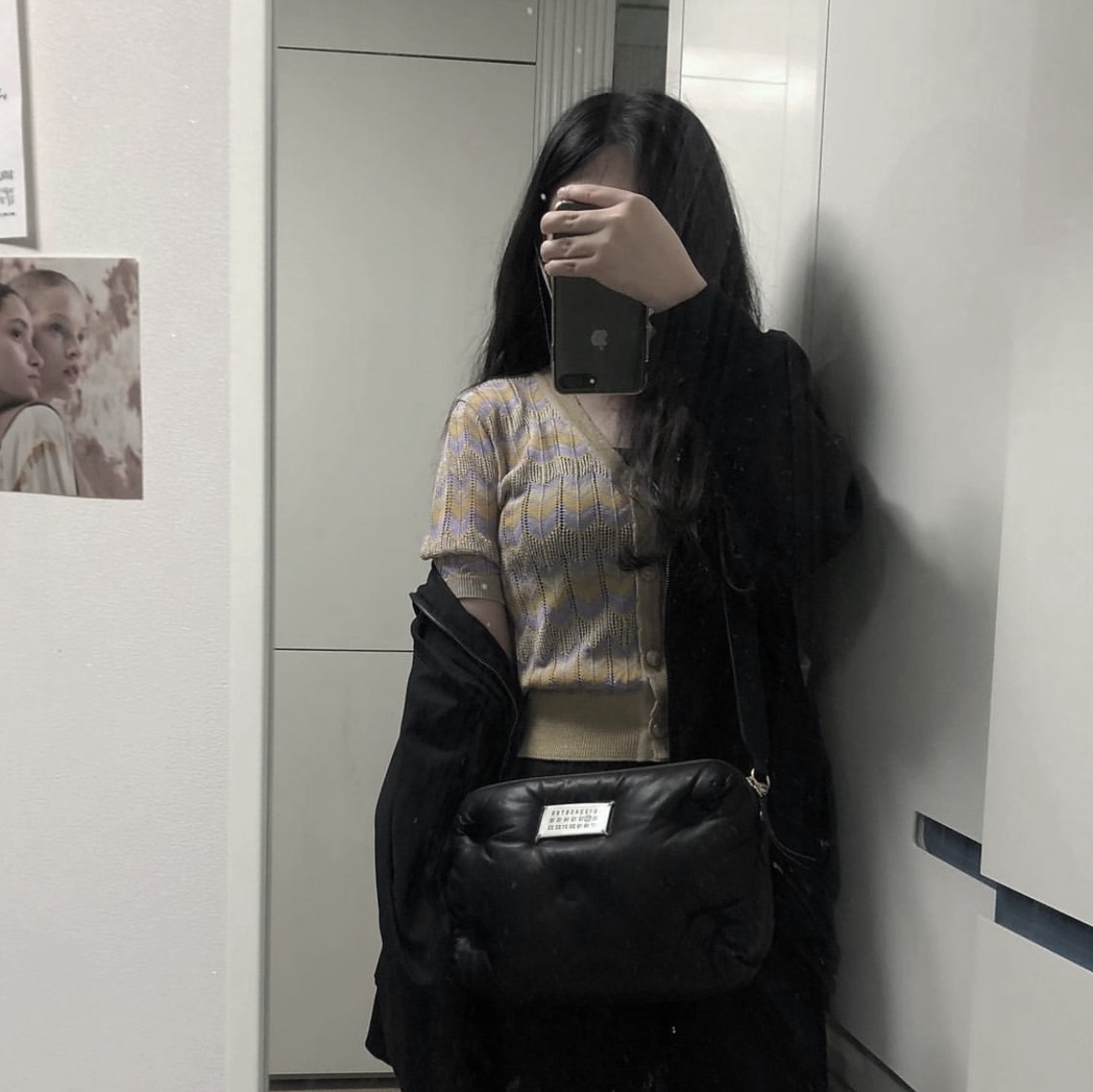 Maison Margiela Glam Slam Leather Shoulder Bag Black 착용 스타일