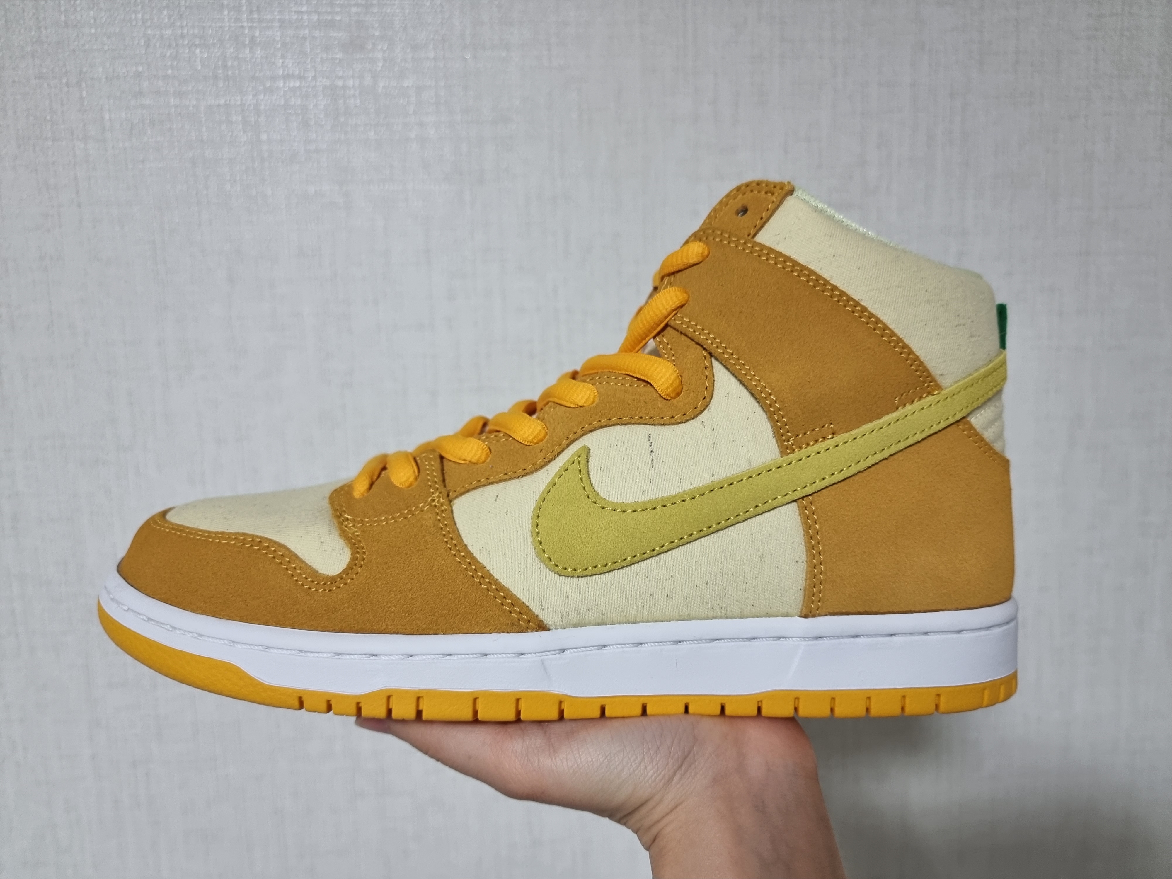 Nike SB Dunk High Pro Pineapple 착용 스타일 - 1