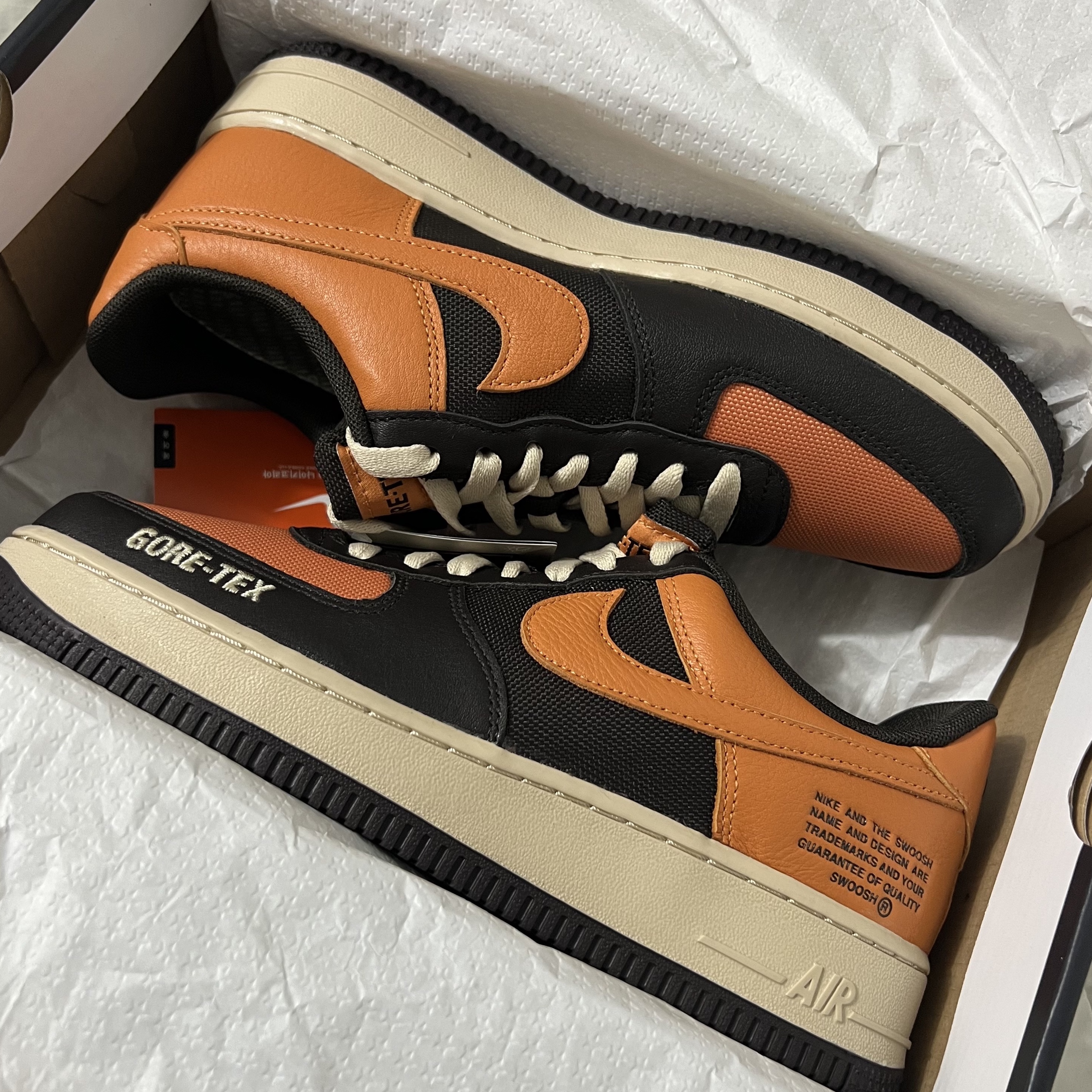 Nike Air Force 1 Low Gore-Tex Brown Curry 착용 스타일 - 3