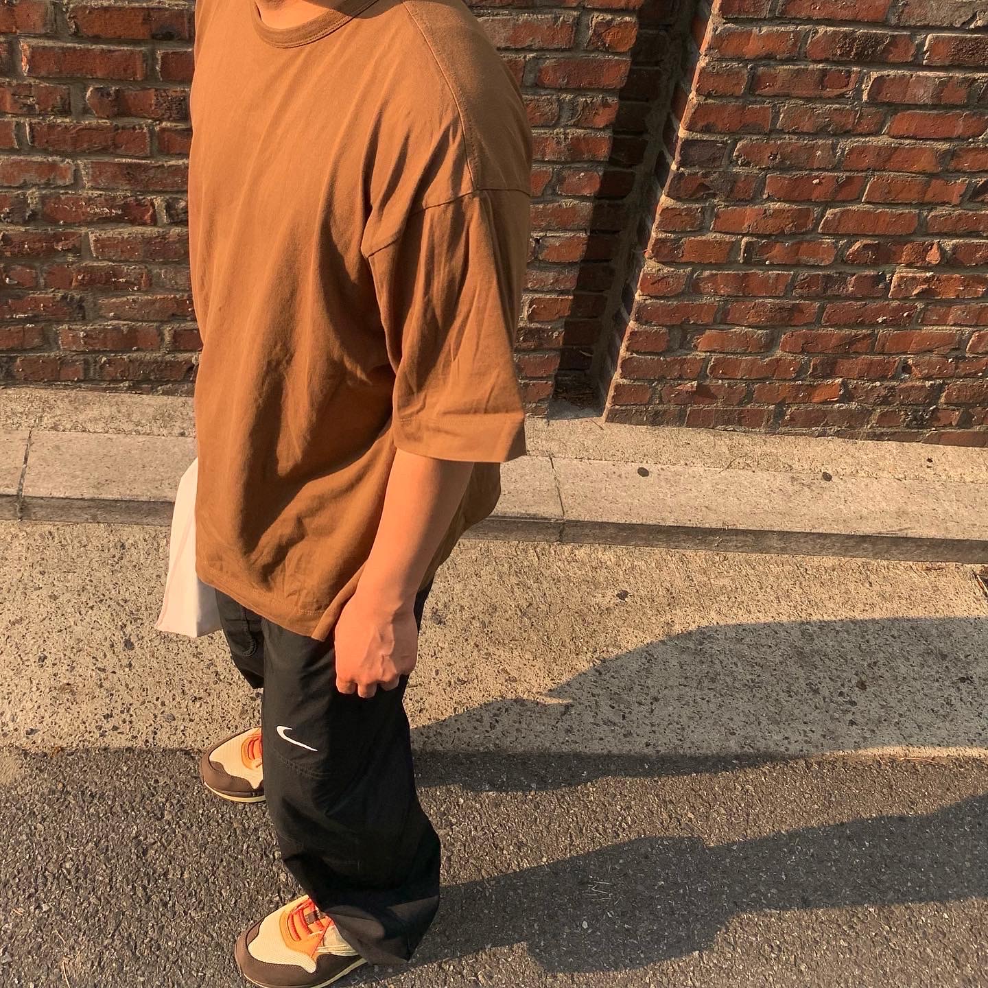 Nike x Travis Scott Air Max 1 Cact.us Brown, Nike x Off-White NRG Pants Black 착용 스타일 - 1