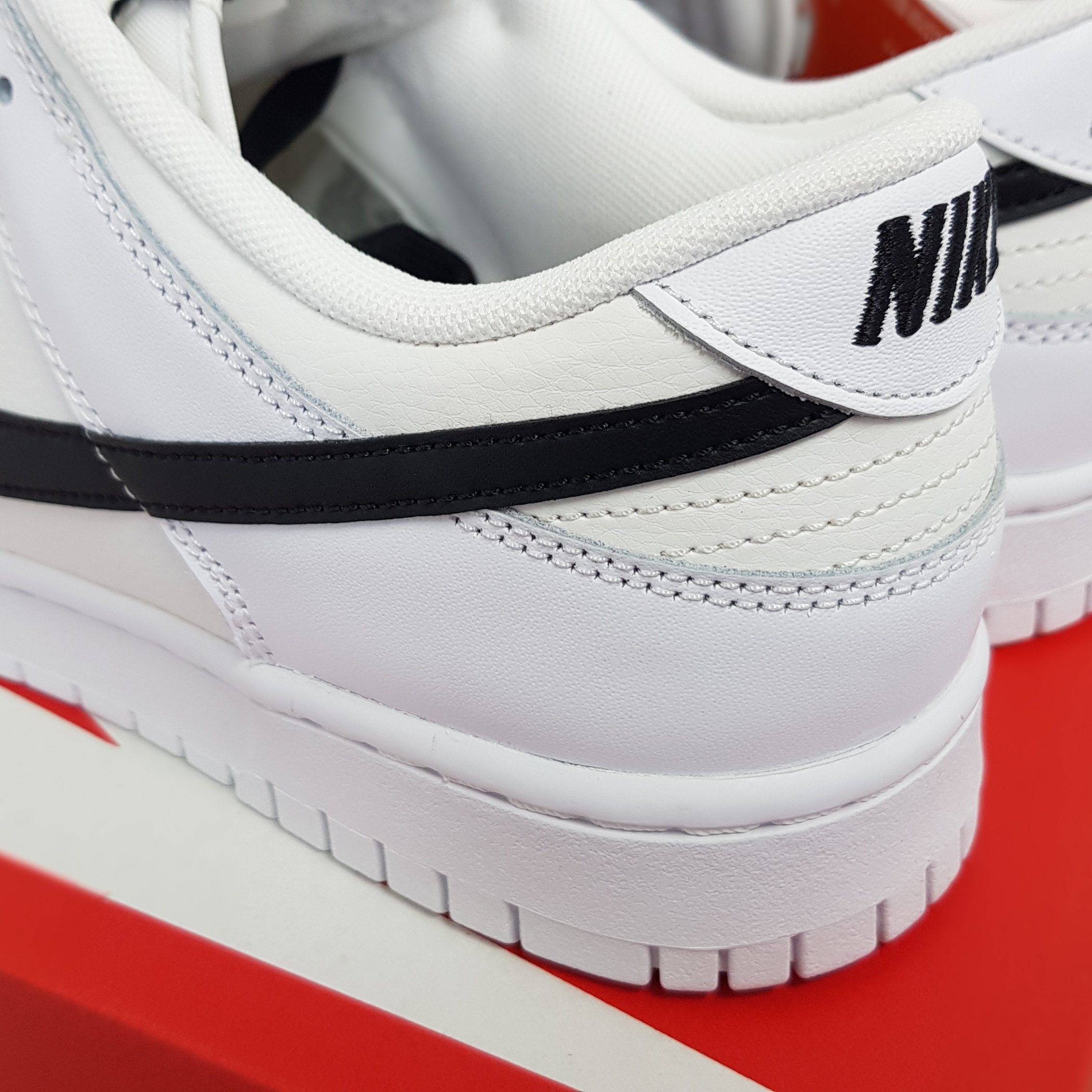 Nike Dunk Low Retro Summit White 착용 스타일 - 4