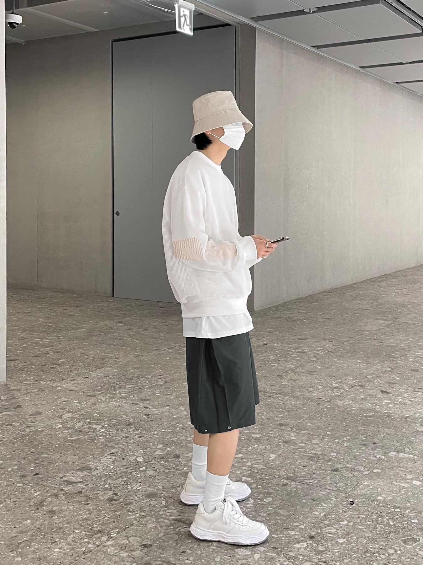 Maison Mihara Yasuhiro Wayne OG Sole Leather Low-top Sneakers White 착용 스타일 - 4