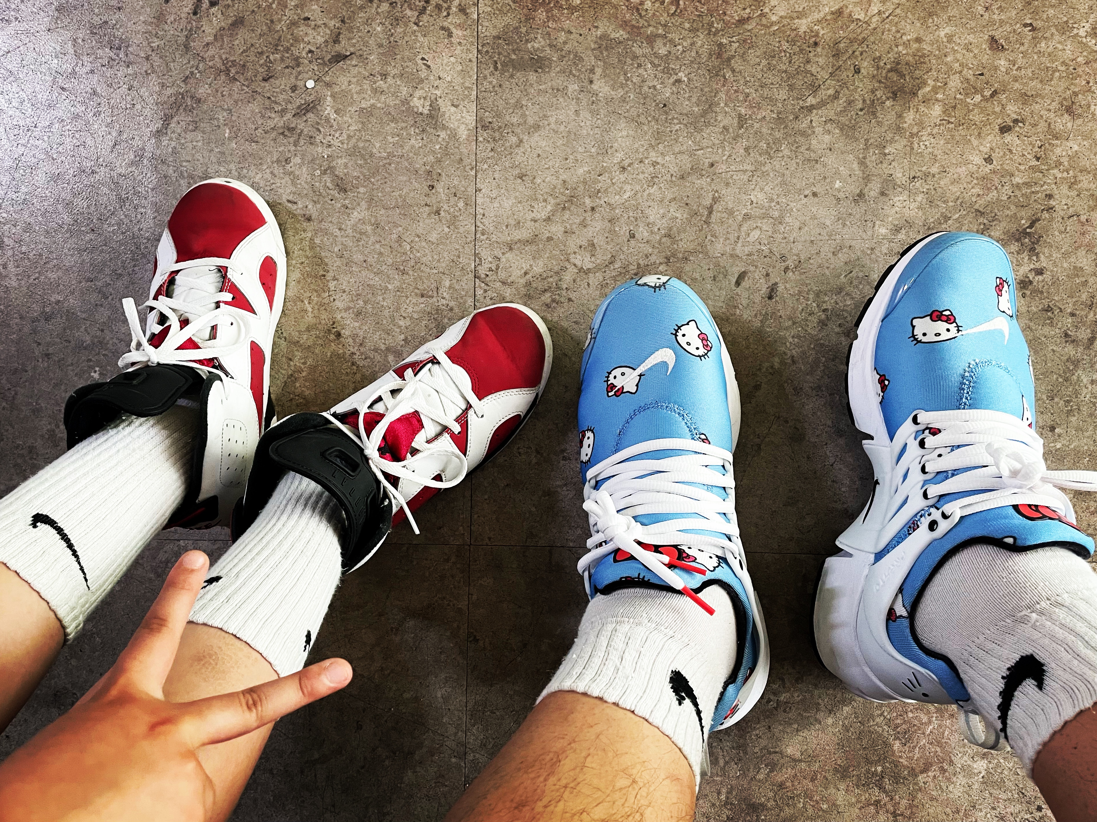 (GS) Jordan 6 Retro Carmine 2021, Nike x Hello Kitty Air Presto University Blue 착용 스타일
