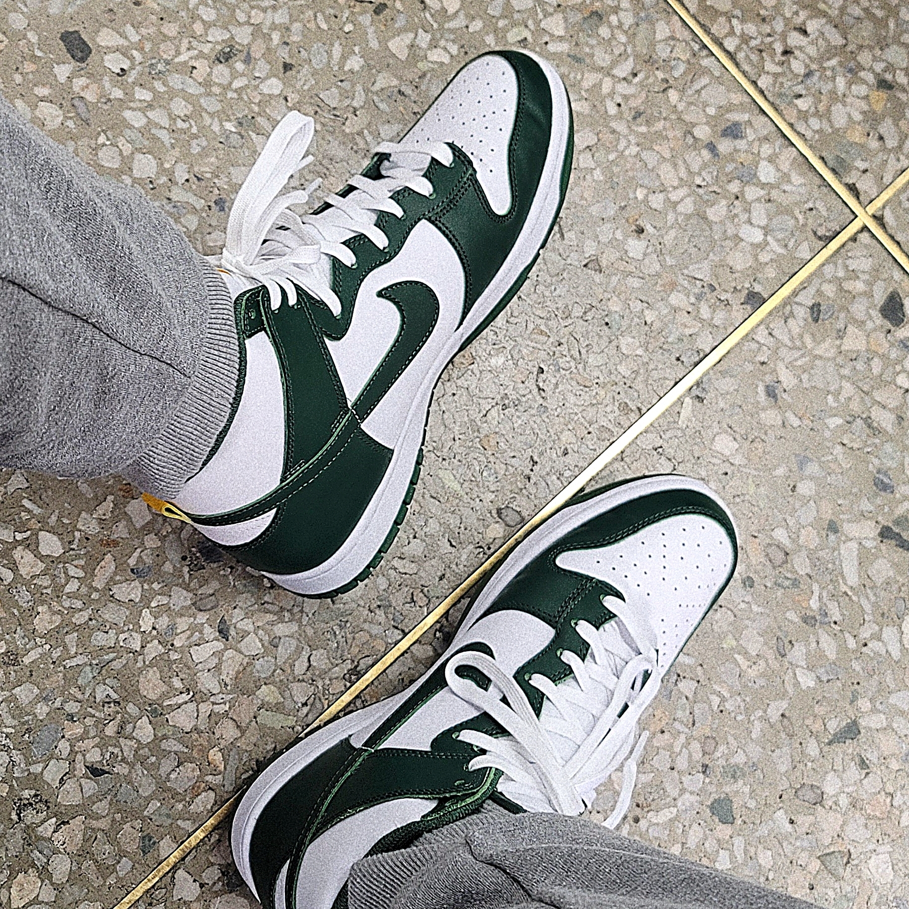 Nike Dunk High Retro Noble Green 착용 스타일