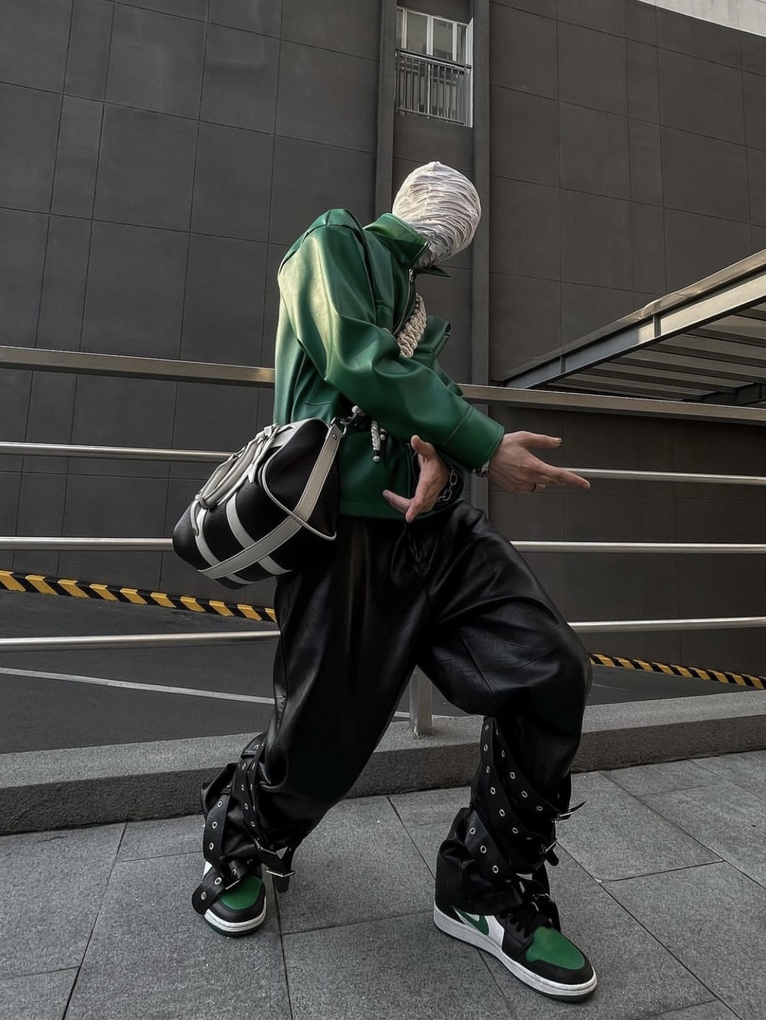 Jordan 1 Mid Green Toe 착용 스타일 - 1