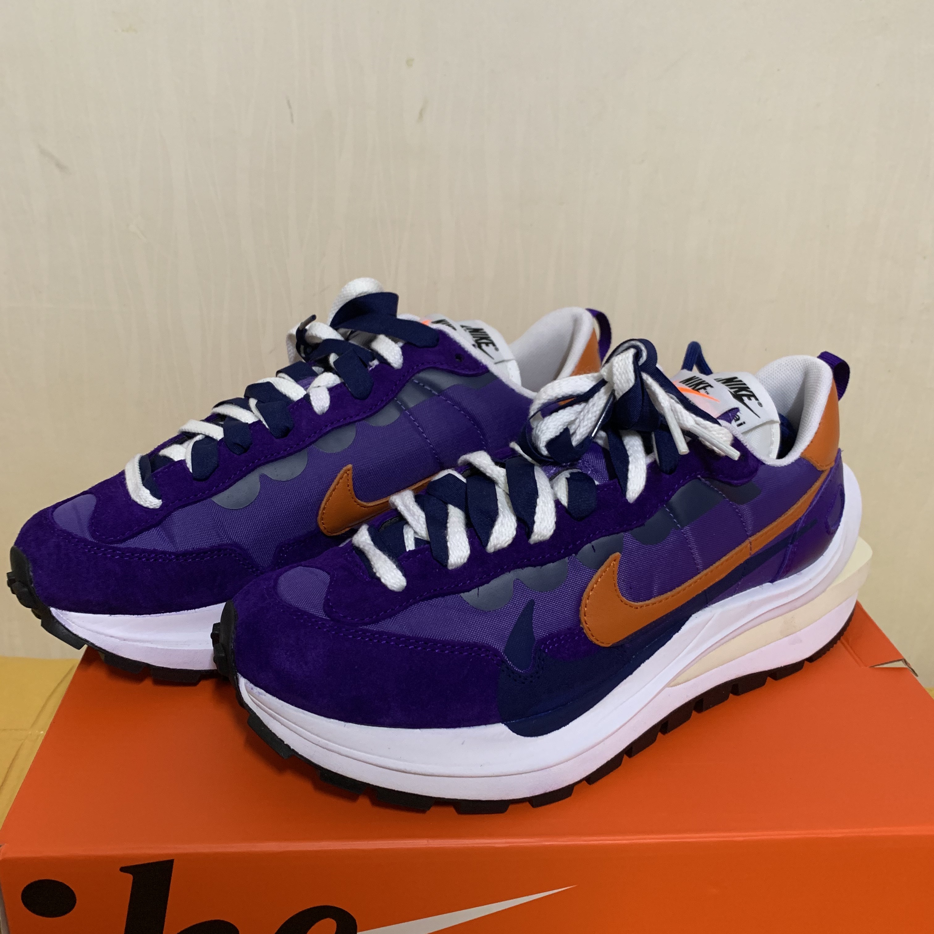 Nike x Sacai VaporWaffle Dark Iris 착용 스타일 - 2