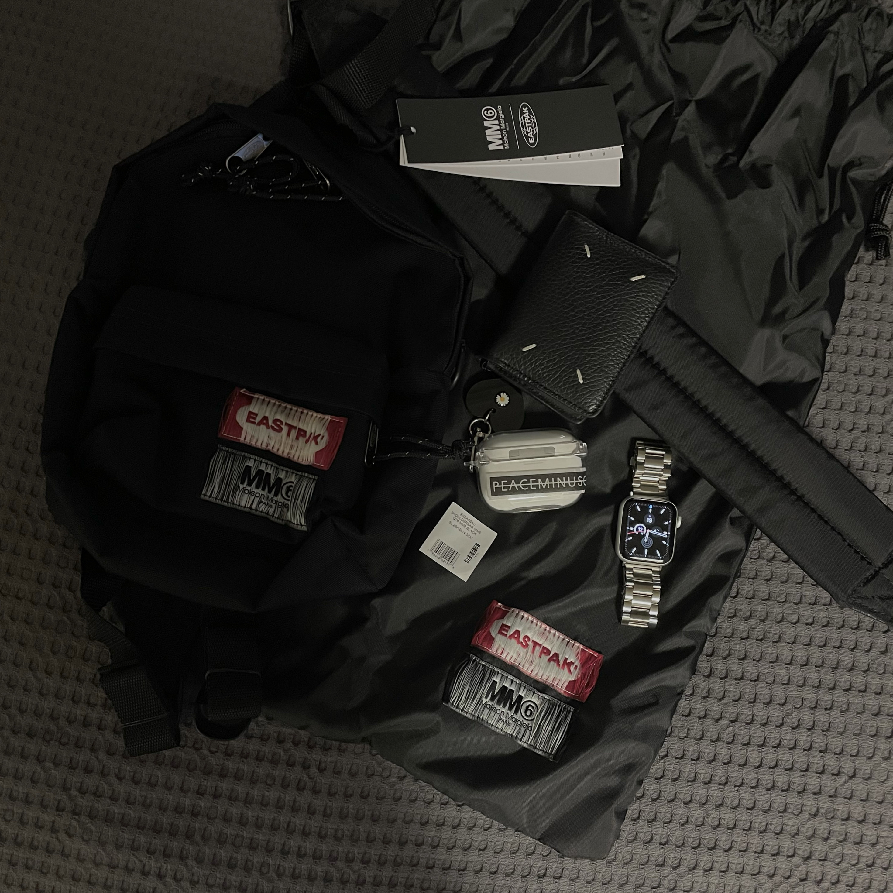 MM6 Maison Margiela x Eastpak Mini Shoulder Bag Black, Apple AirPods Pro with MagSafe Charging Case (Korean Ver.) 착용 스타일