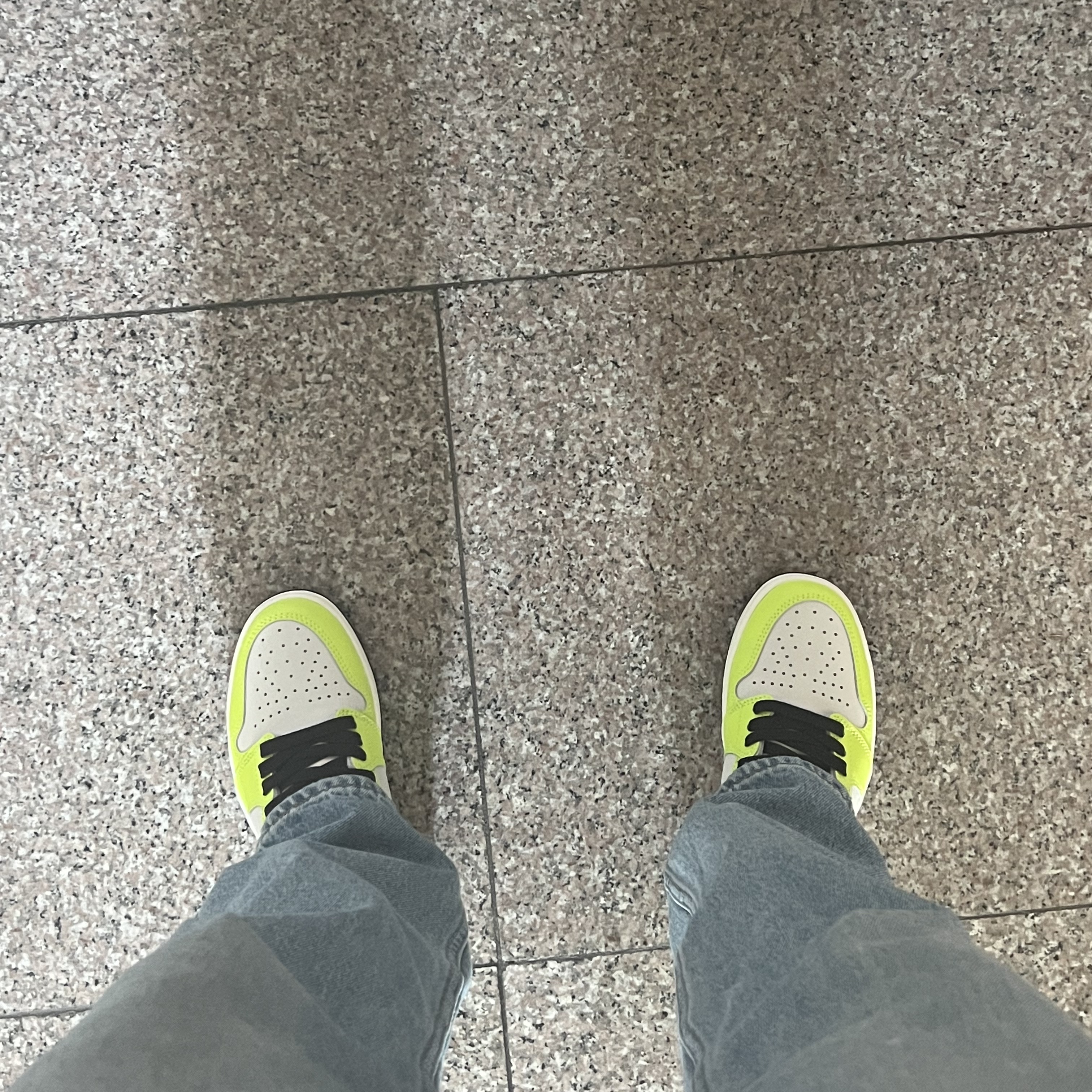Jordan 1 Retro High OG Volt 착용 스타일