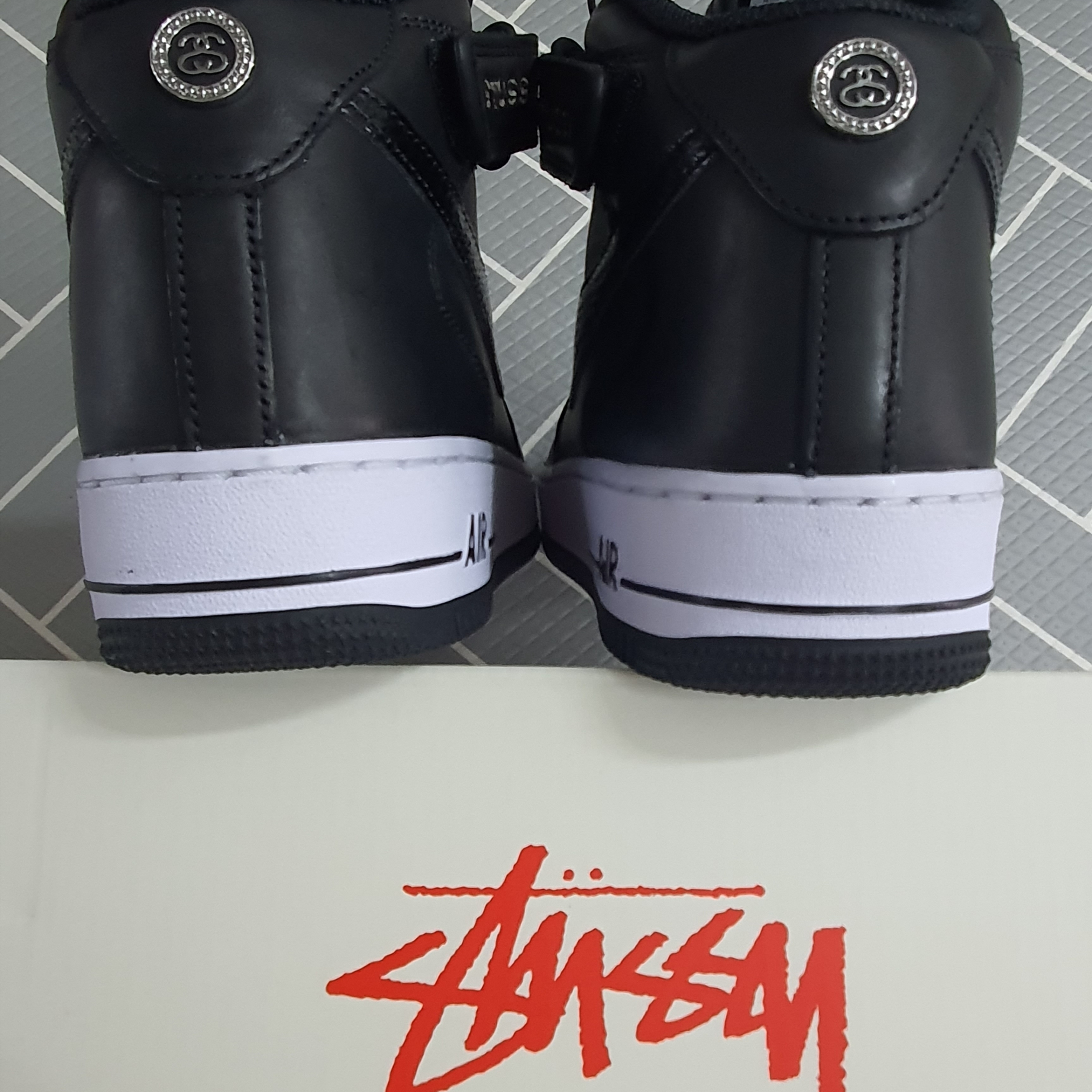 Nike x Stussy Air Force 1 '07 Mid SP Black 착용 스타일 - 4