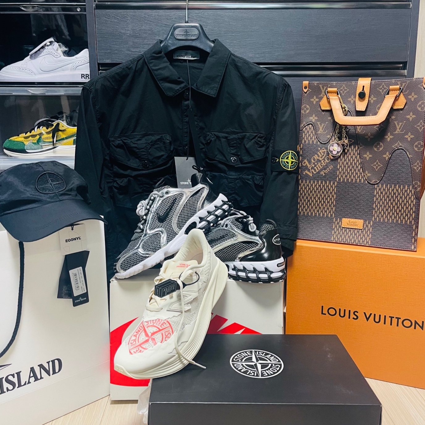 Nike x Stussy Air Zoom Spiridon Cage 2 Pure Platinum, New Balance x Stone Island x Tokyo Design Studio FuelCell RC Elite v2 착용 스타일