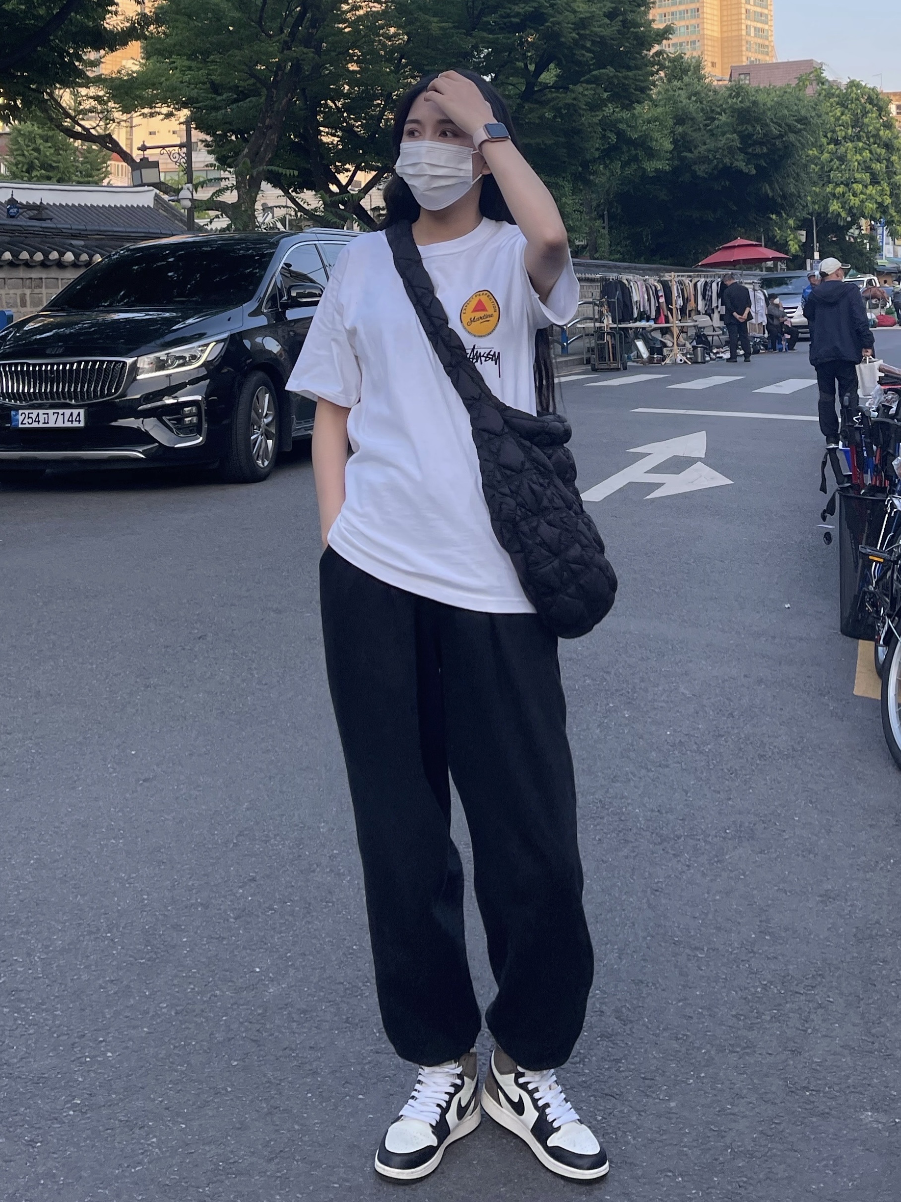Stussy x Martine Rose 40 WT T-Shirt, (GS) Jordan 1 Retro High OG Black Mocha 착용 스타일