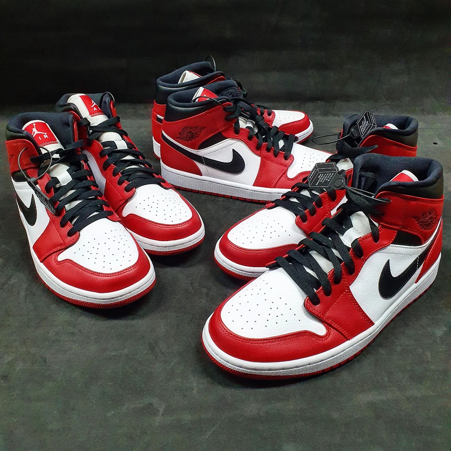 Jordan 1 Mid Chicago 2020 착용 스타일 - 1