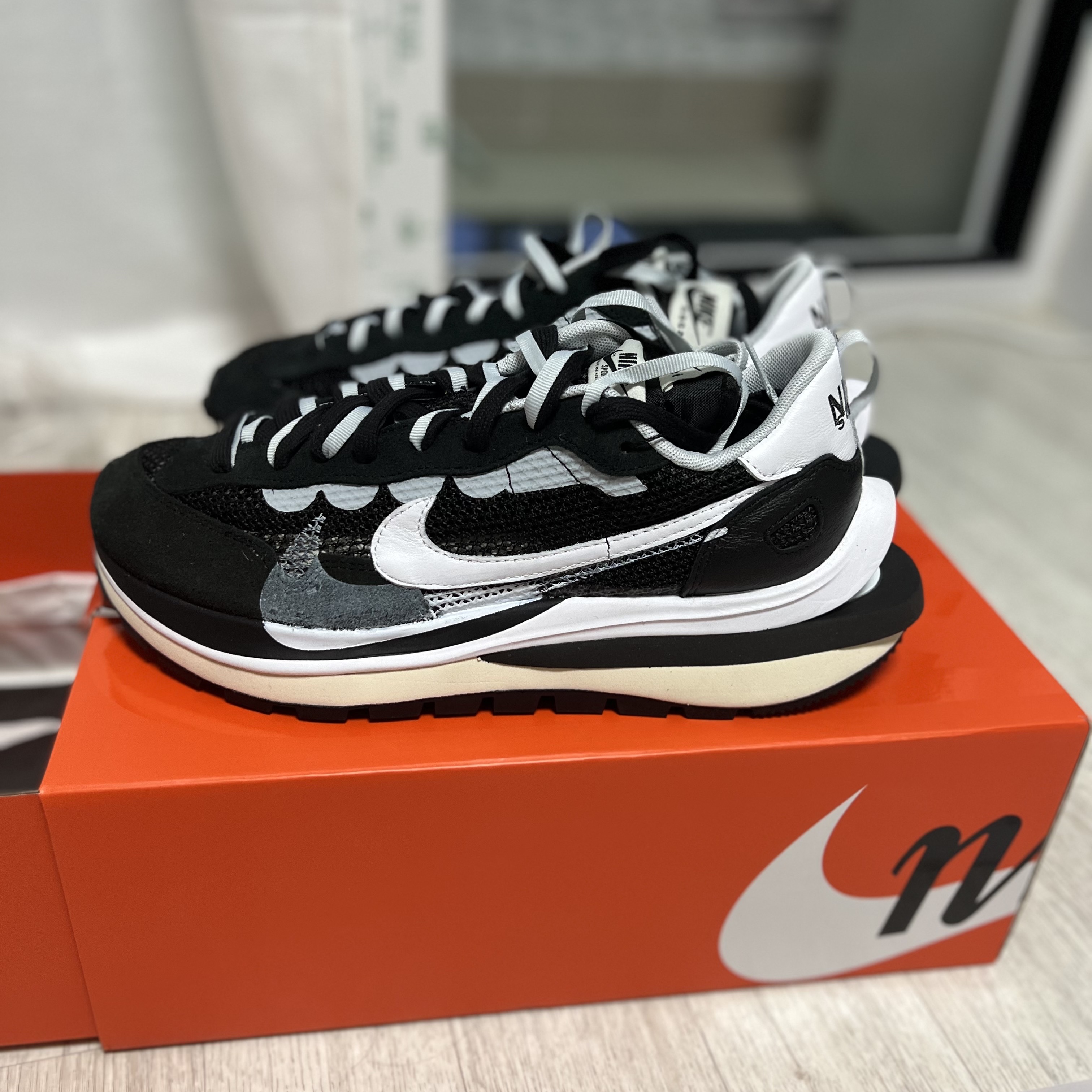 Nike x Sacai VaporWaffle Black White 착용 스타일 - 1