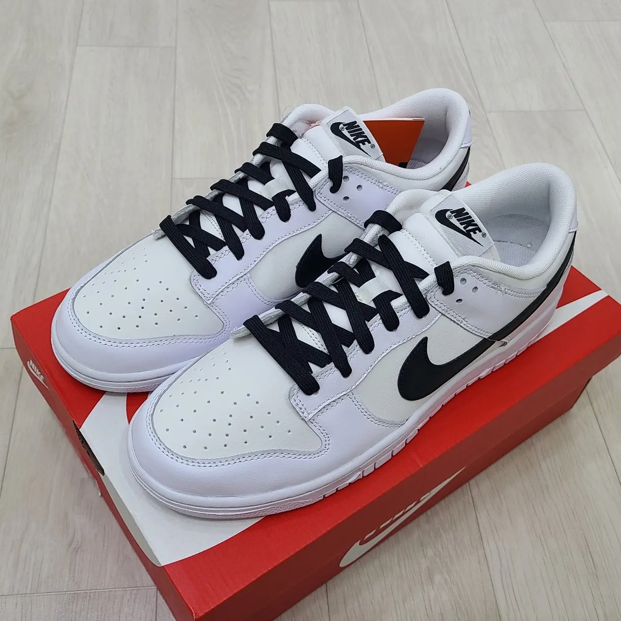 Nike Dunk Low Retro Summit White 착용 스타일 - 2