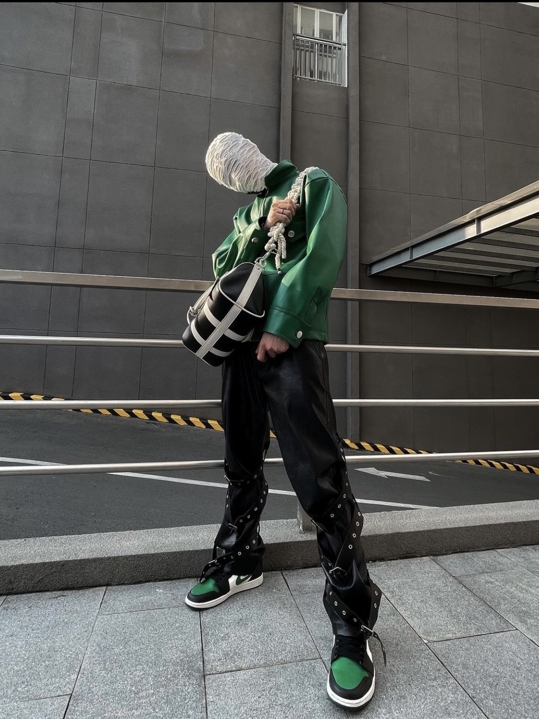 Jordan 1 Mid Green Toe 착용 스타일 - 4