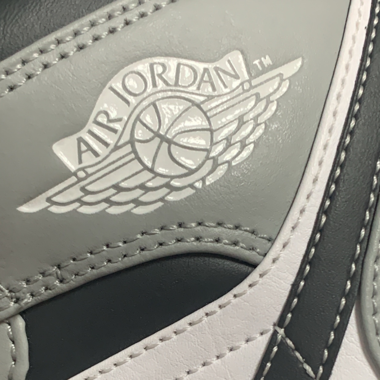 Jordan 1 Mid Light Smoke Grey Anthracite 착용 스타일 - 2