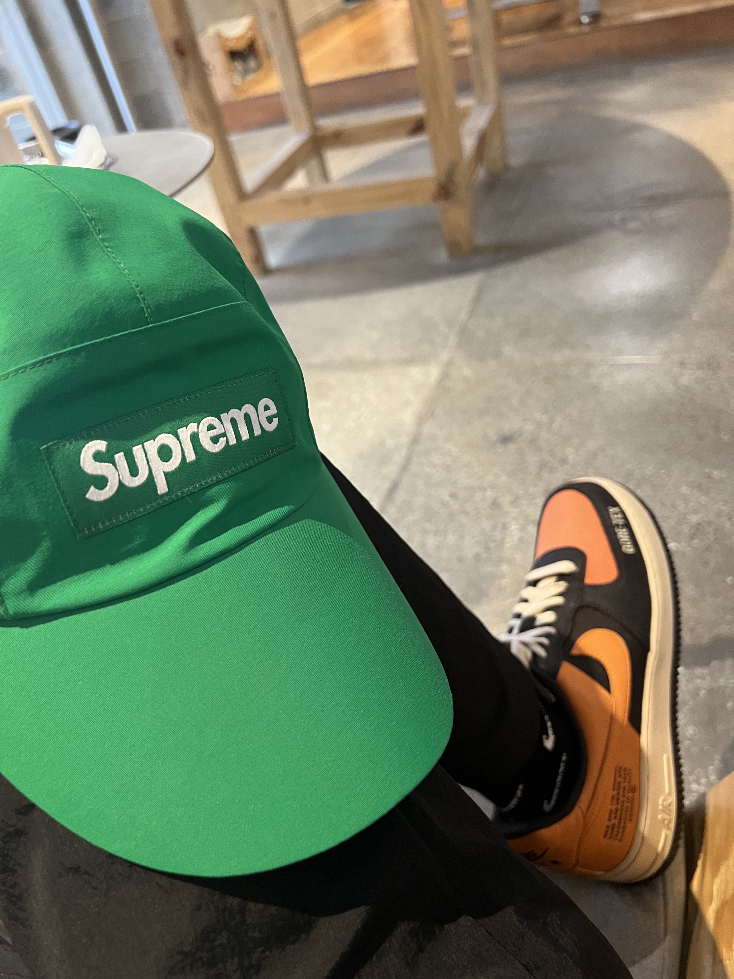 Nike Air Force 1 Low Gore-Tex Brown Curry 착용 스타일 - 4