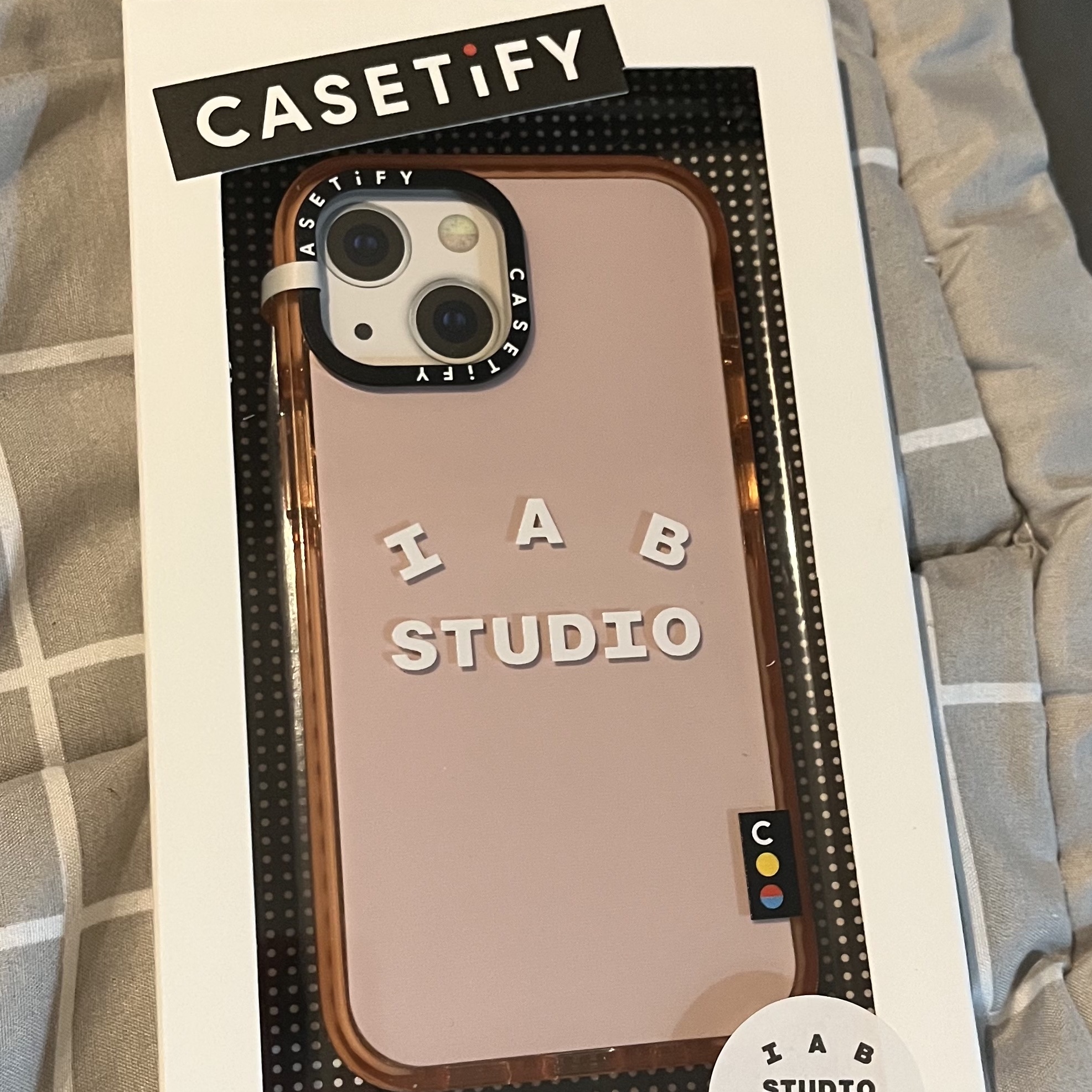 Casetify x IAB Studio iPhone White Logo Impact Case Peach 착용 스타일