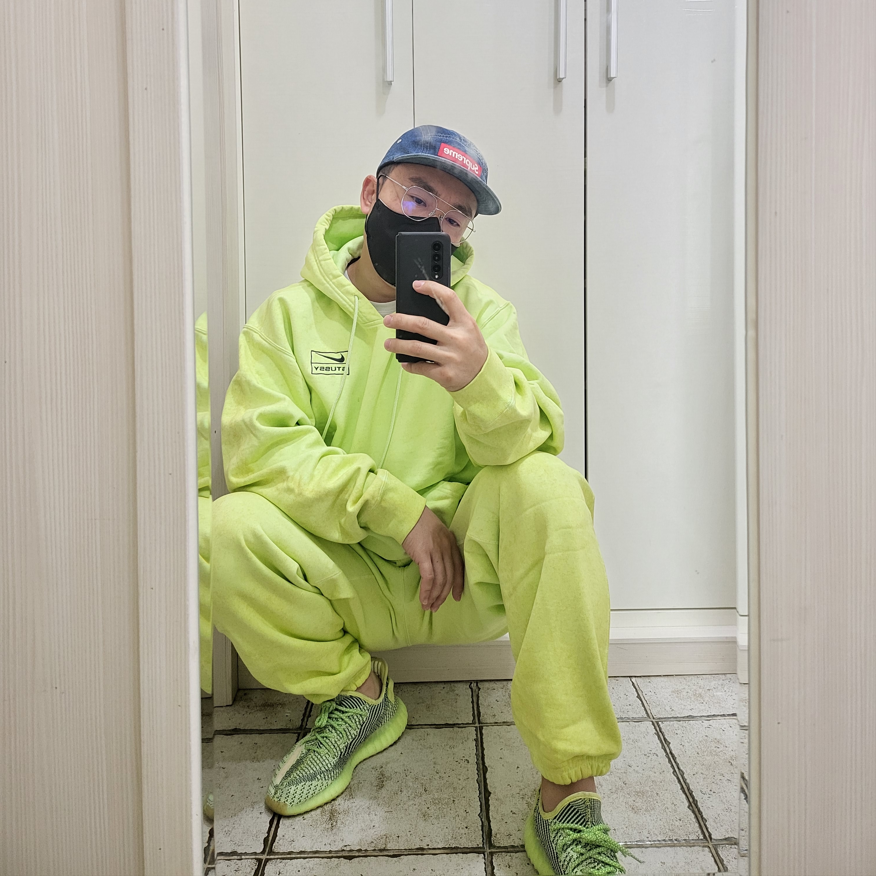 Nike x Stussy NRG RA Washed Pullover Hoodie Volt (DM1021-702), Nike x Stussy NRG RA Washed Fleece Pants Volt (DM1024-702) 착용 스타일 - 1