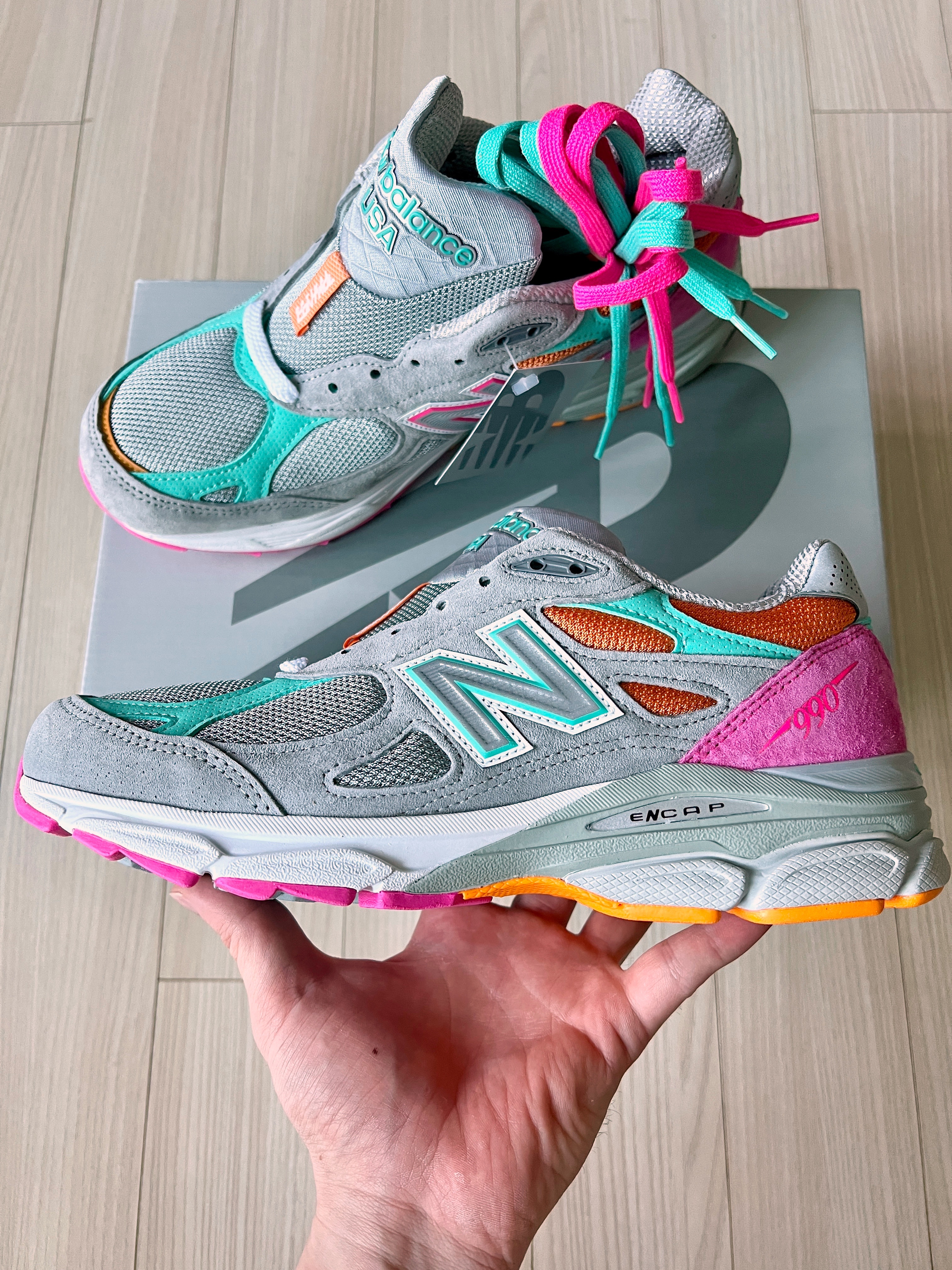 New Balance x DTLR 990v3 Miami Drive 착용 스타일